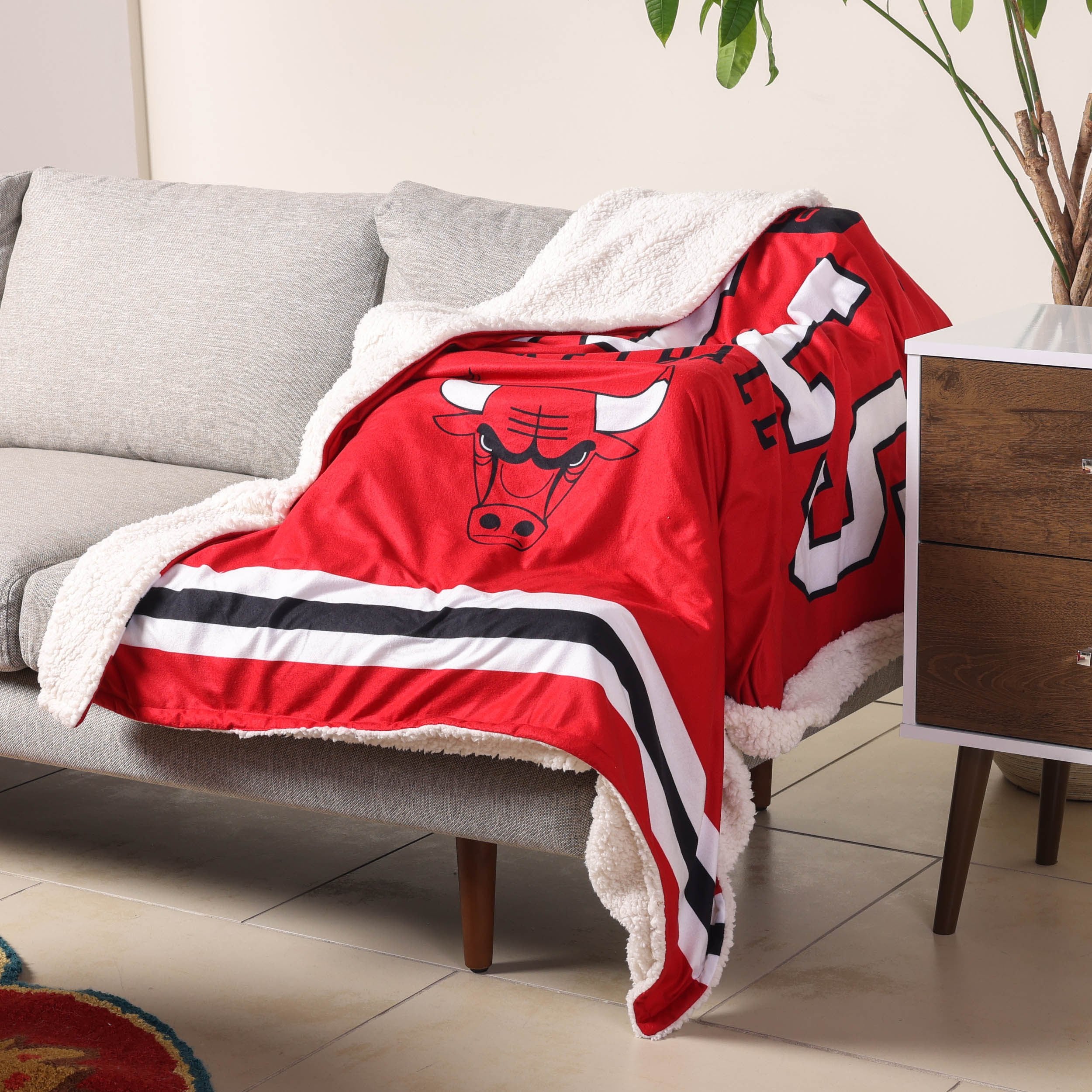Chicago Bulls NBA Team Property Sherpa Plush Throw Blanket - Image 2