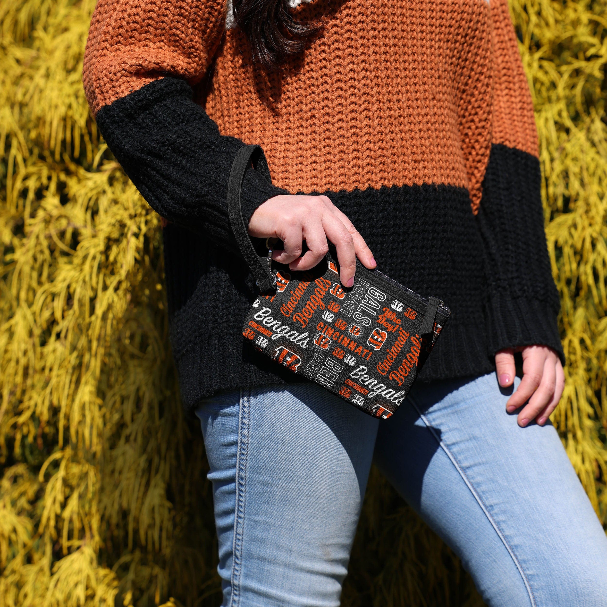 Cincinnati Bengals NFL Spirited Style Printed Collection Repeat Logo Wristlet - Image 3