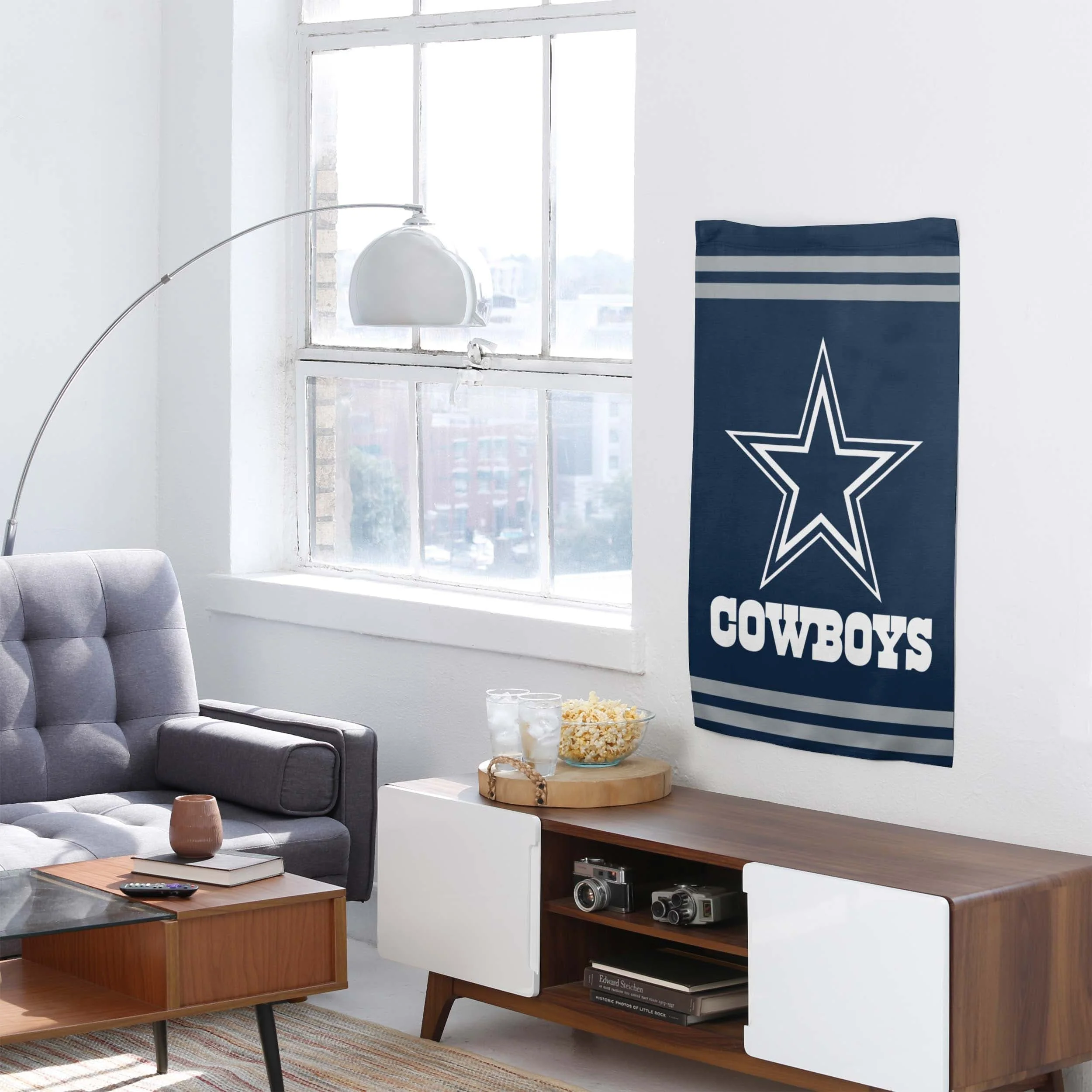 Dallas Cowboys NFL Big Logo Vertical Flag - Image 4