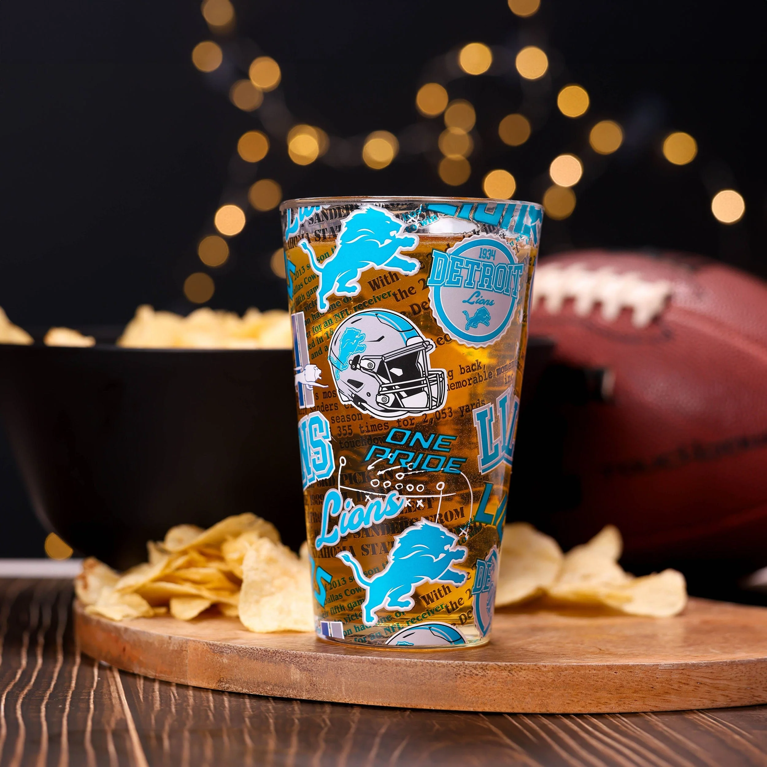 Detroit Lions NFL Historic Print Pint Glass - Image 2