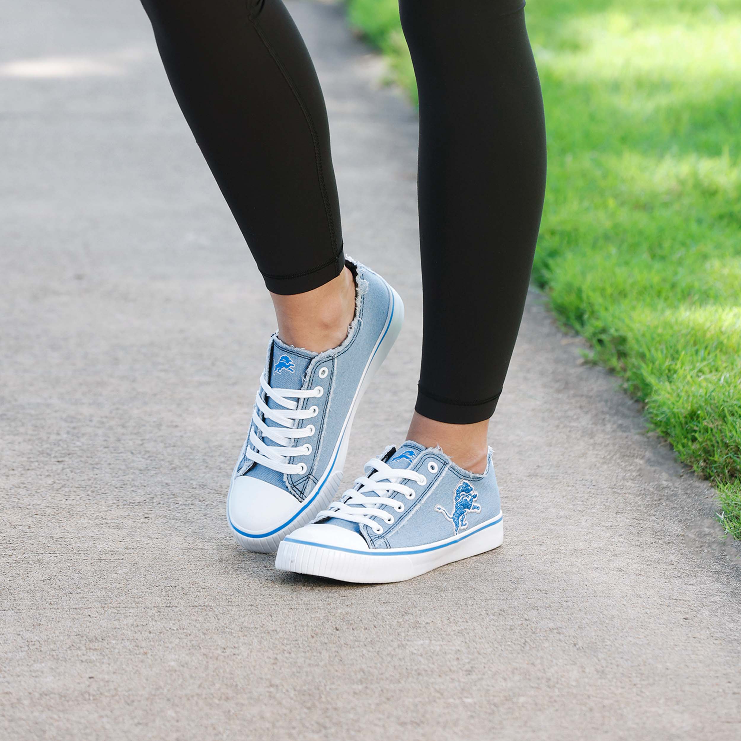 Detroit Lions NFL Womens Denim Low Top Canvas Shoes - Image 3