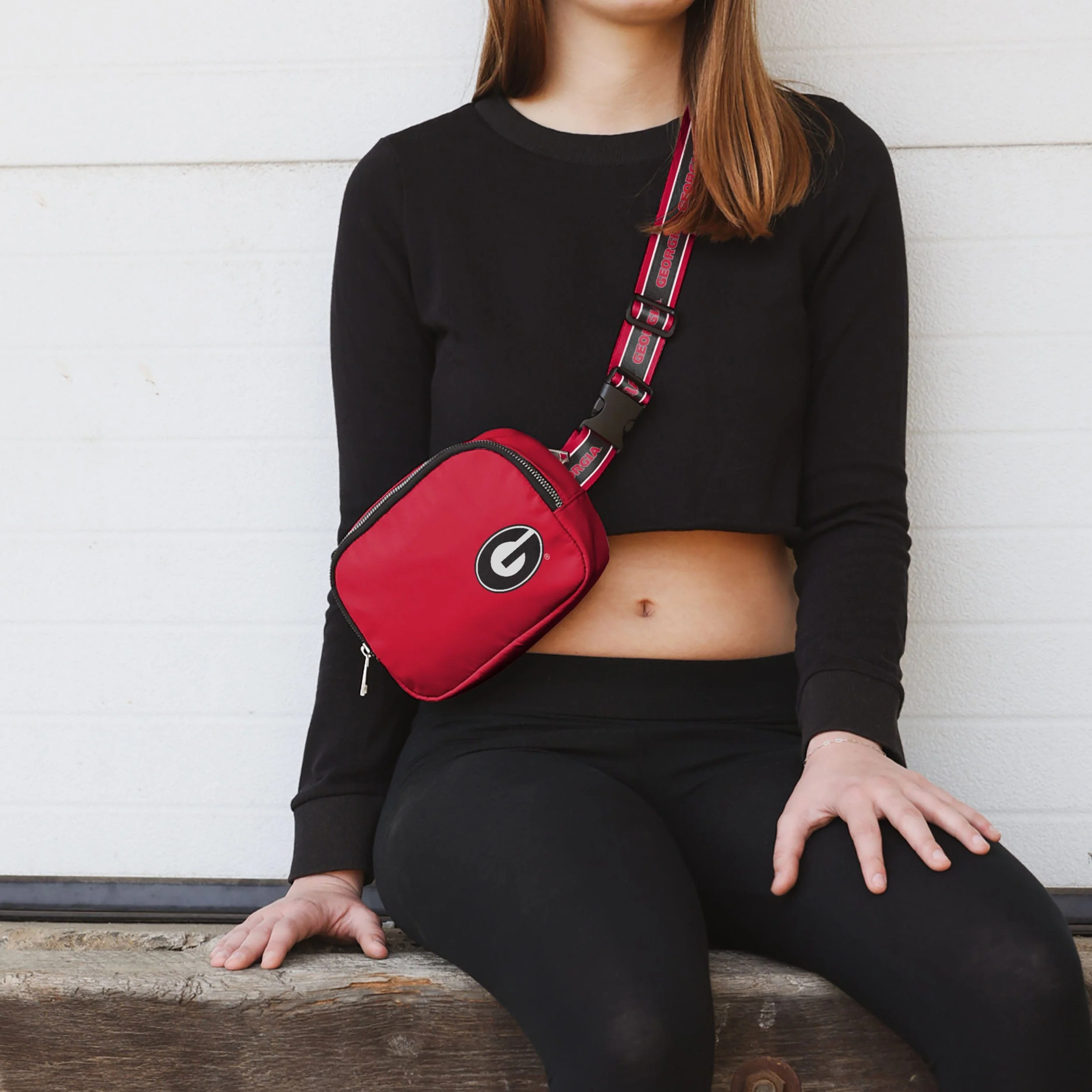 Georgia Bulldogs NCAA Team Wordmark Crossbody Belt Bag - Image 3