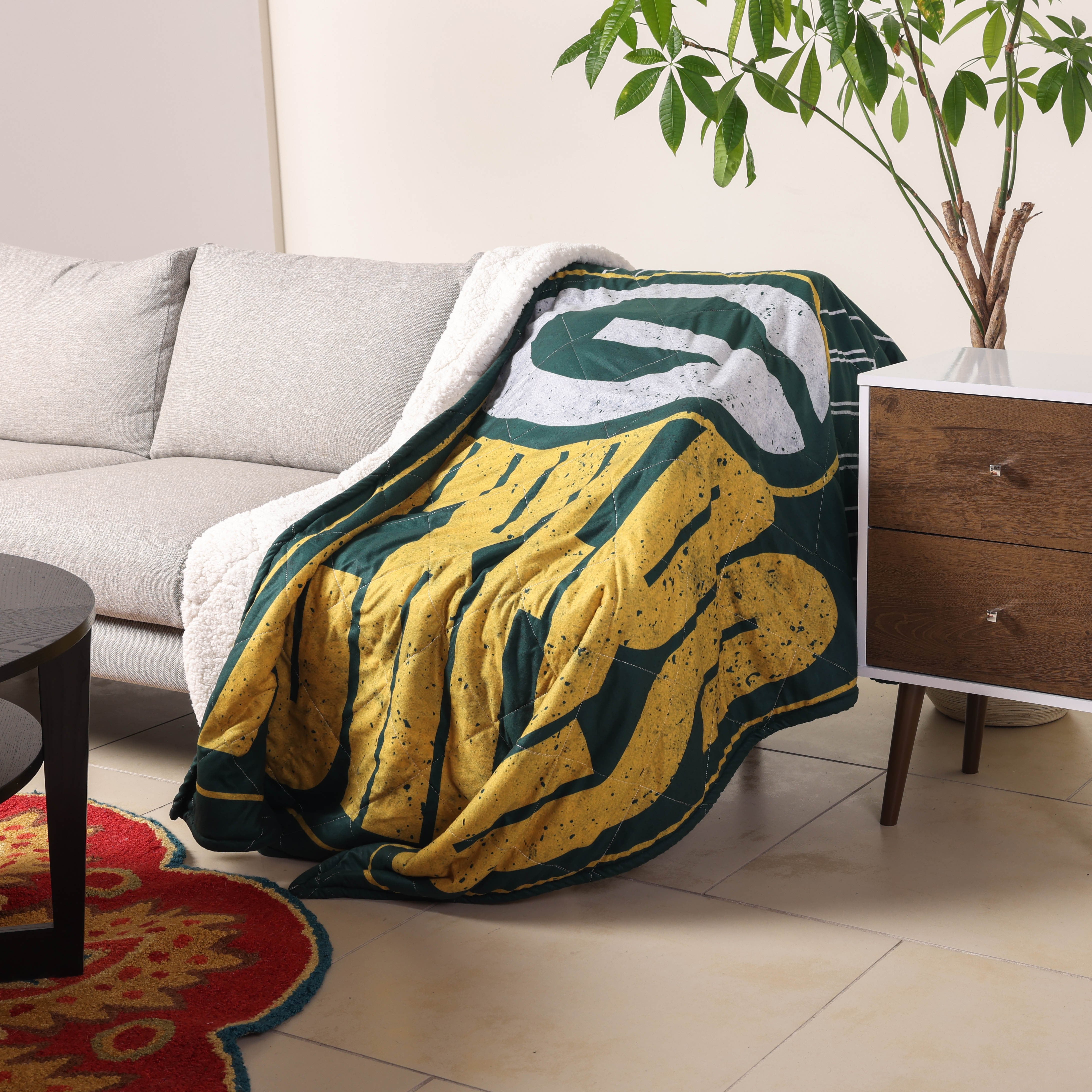 Green Bay Packers NFL Big Game Sherpa Lined Throw Blanket - Image 2