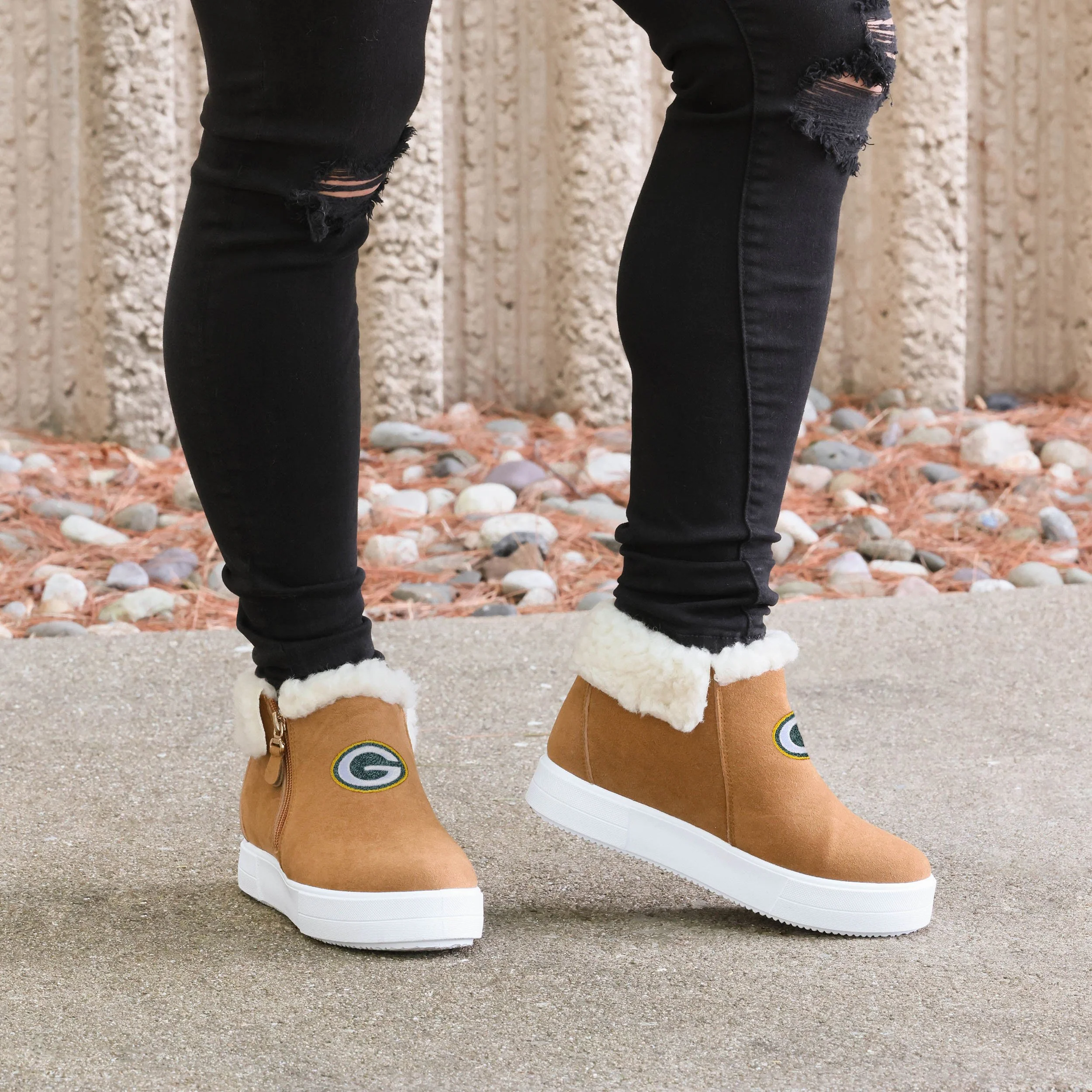 Green Bay Packers NFL Womens Fuzzy Brim Zipper Boot - Image 3