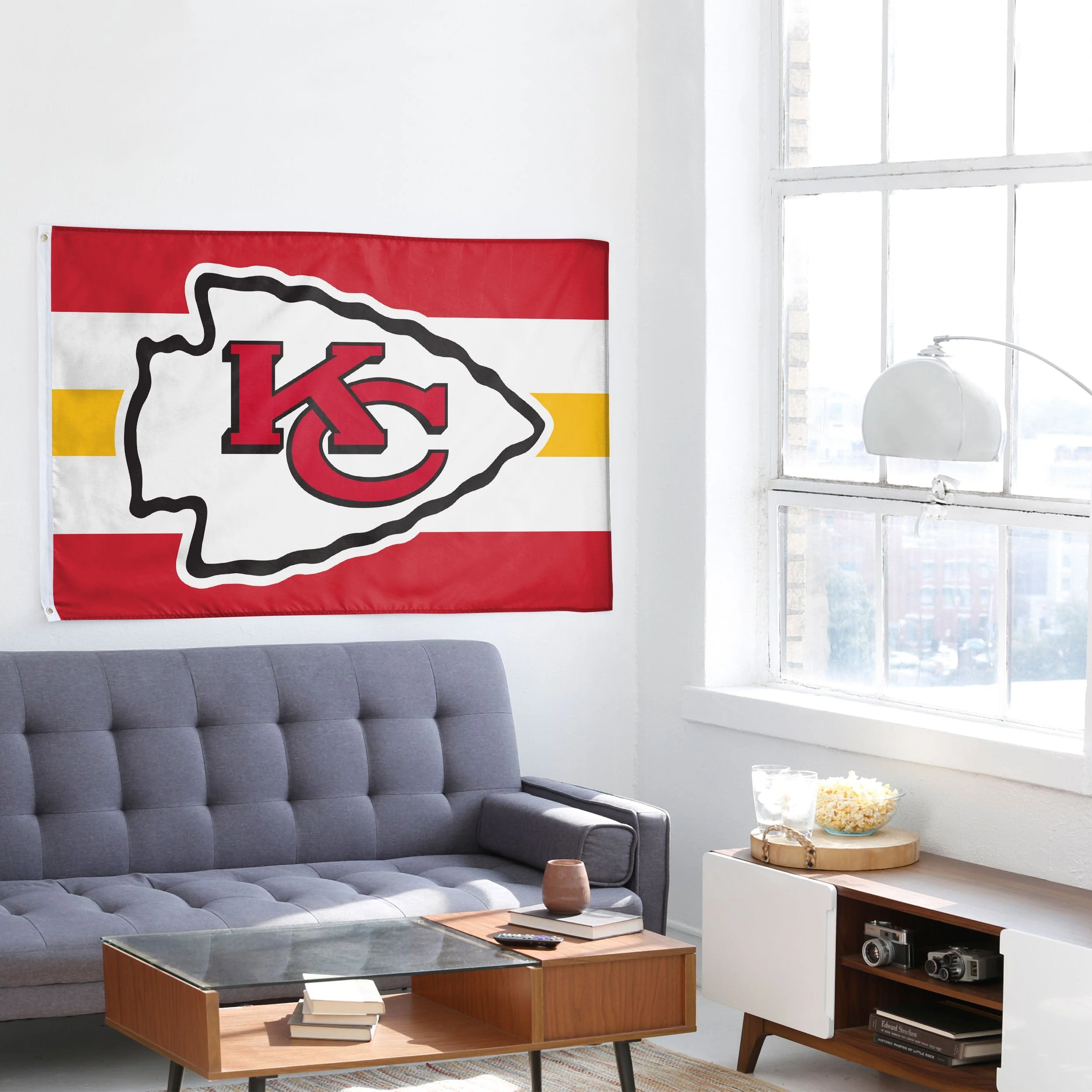 Kansas City Chiefs NFL Big Logo Team Stripe Horizontal Flag - Image 4