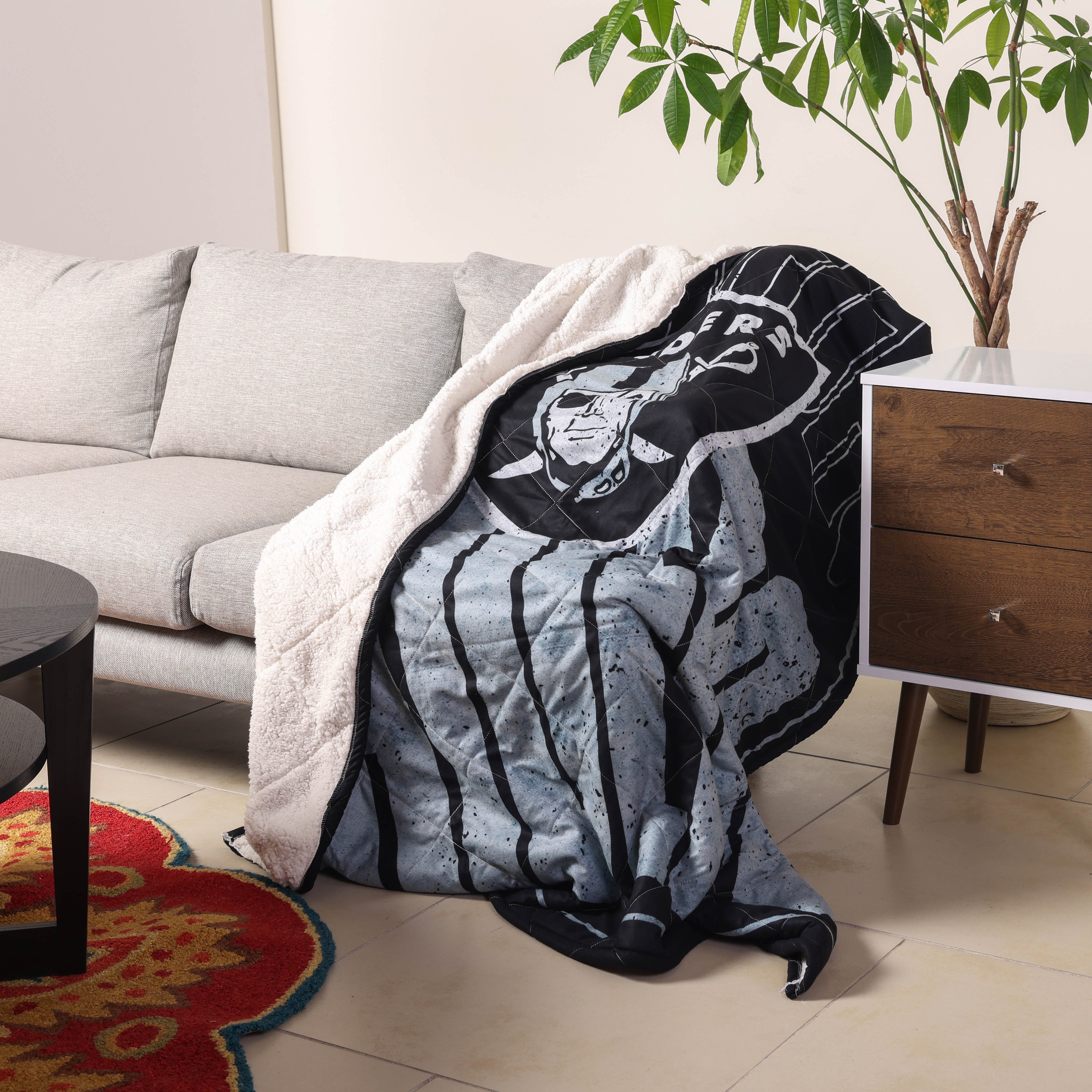 Las Vegas Raiders NFL Big Game Sherpa Lined Throw Blanket - Image 2