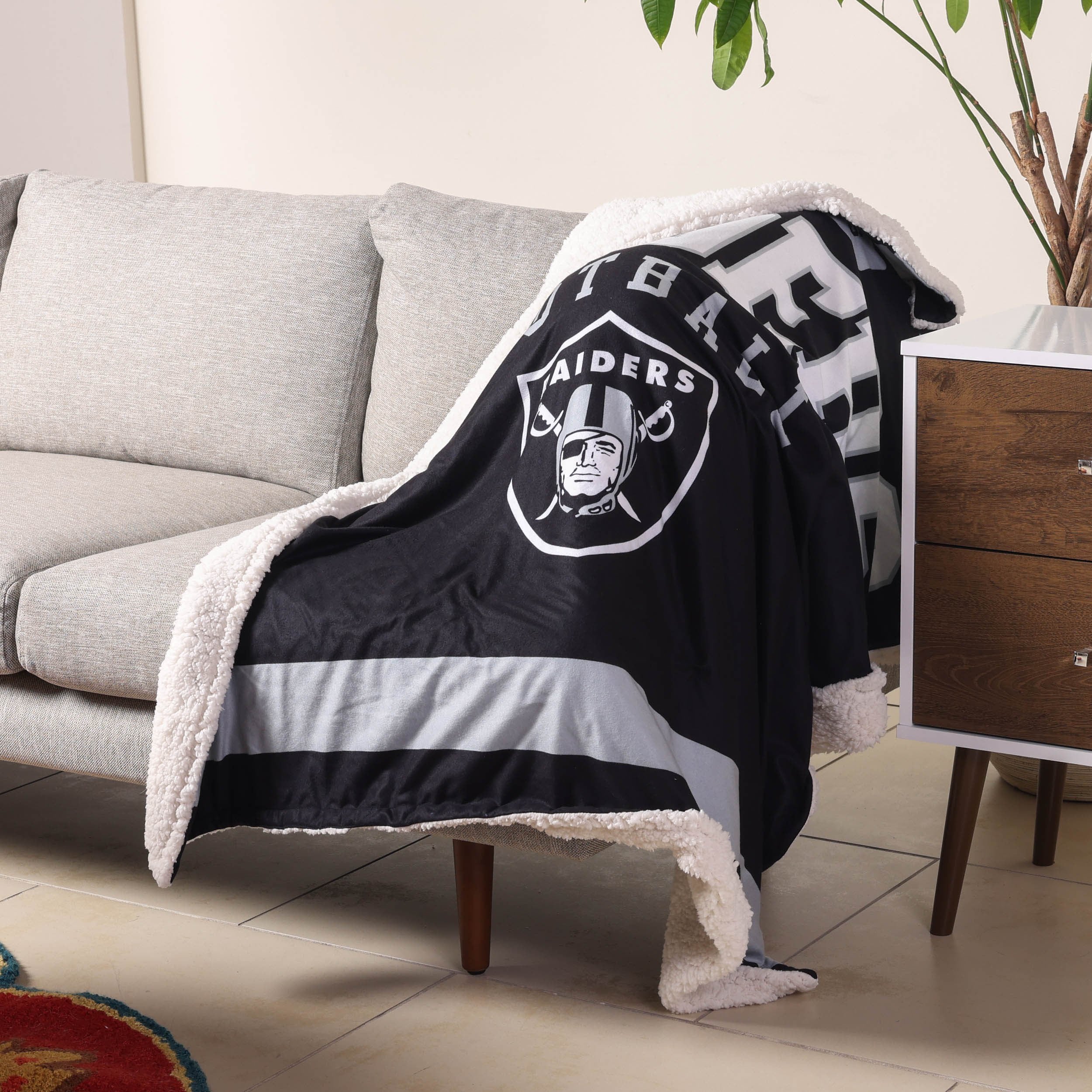 Las Vegas Raiders NFL Team Property Sherpa Plush Throw Blanket - Image 2