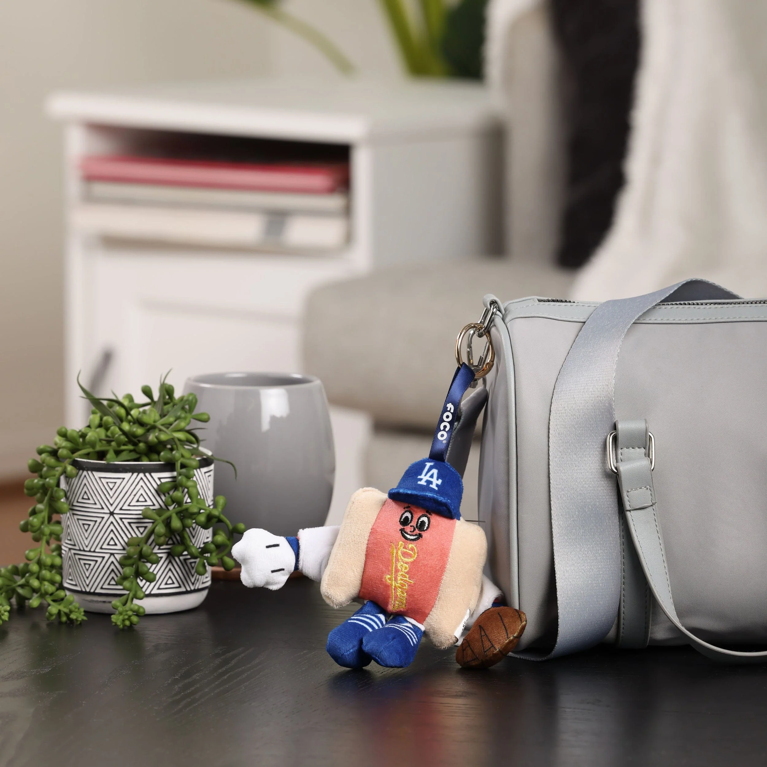 Los Angeles Dodgers MLB Plush Food Bag Charm Keychain (PREORDER - SHIPS LATE JUNE) - Image 2
