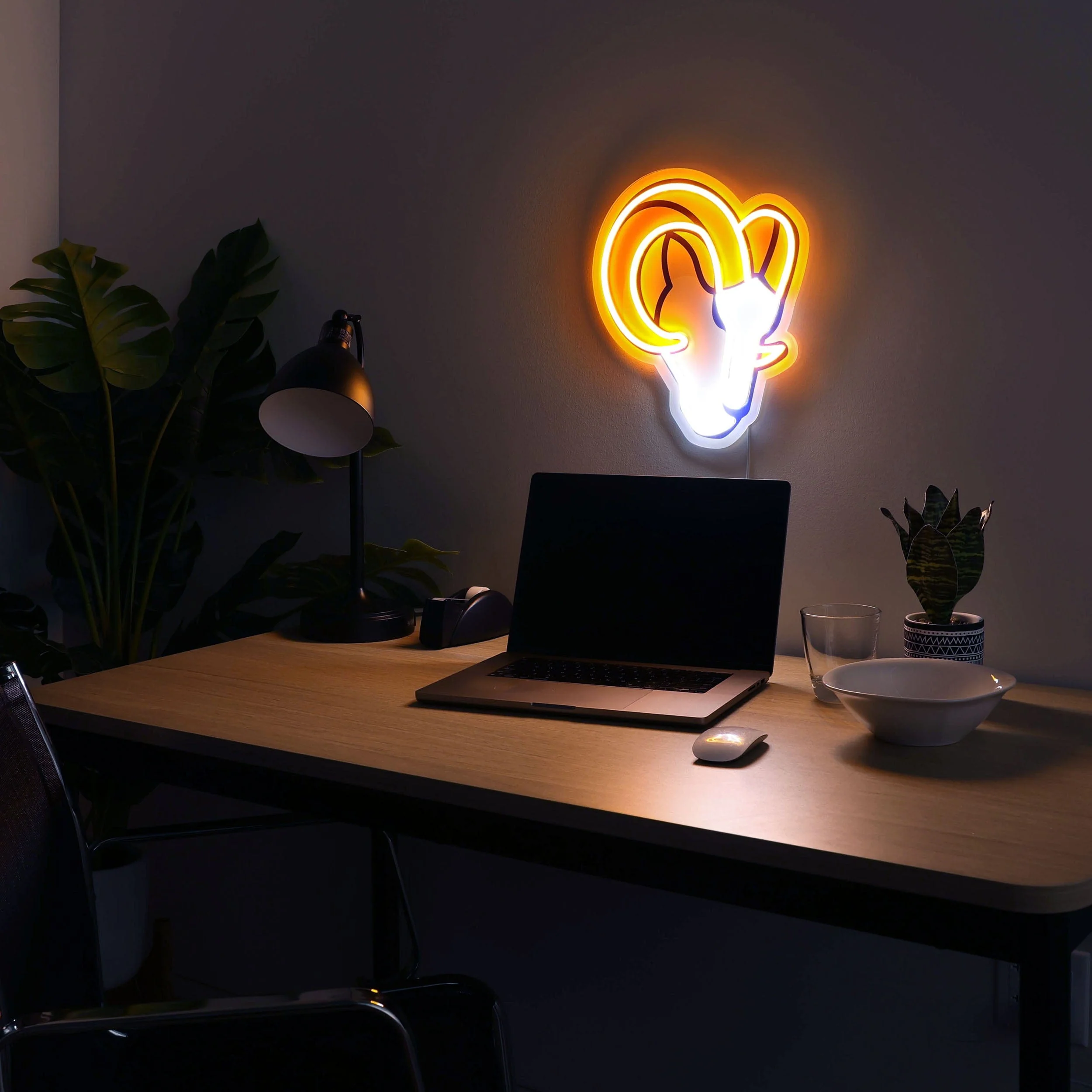 Los Angeles Rams NFL LED Neon Light Up Team Logo Sign - Image 3