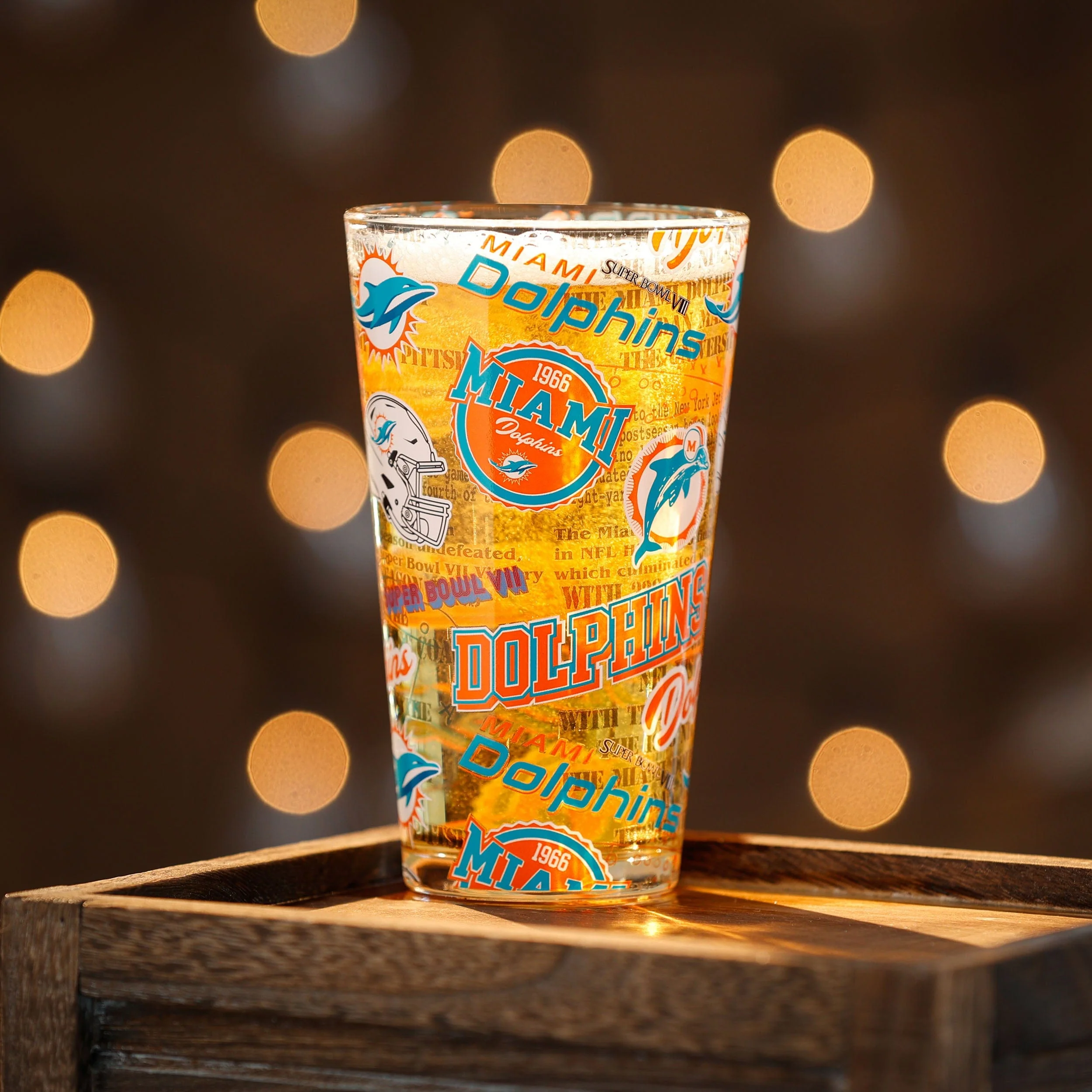 Miami Dolphins NFL Historic Print Pint Glass - Image 2