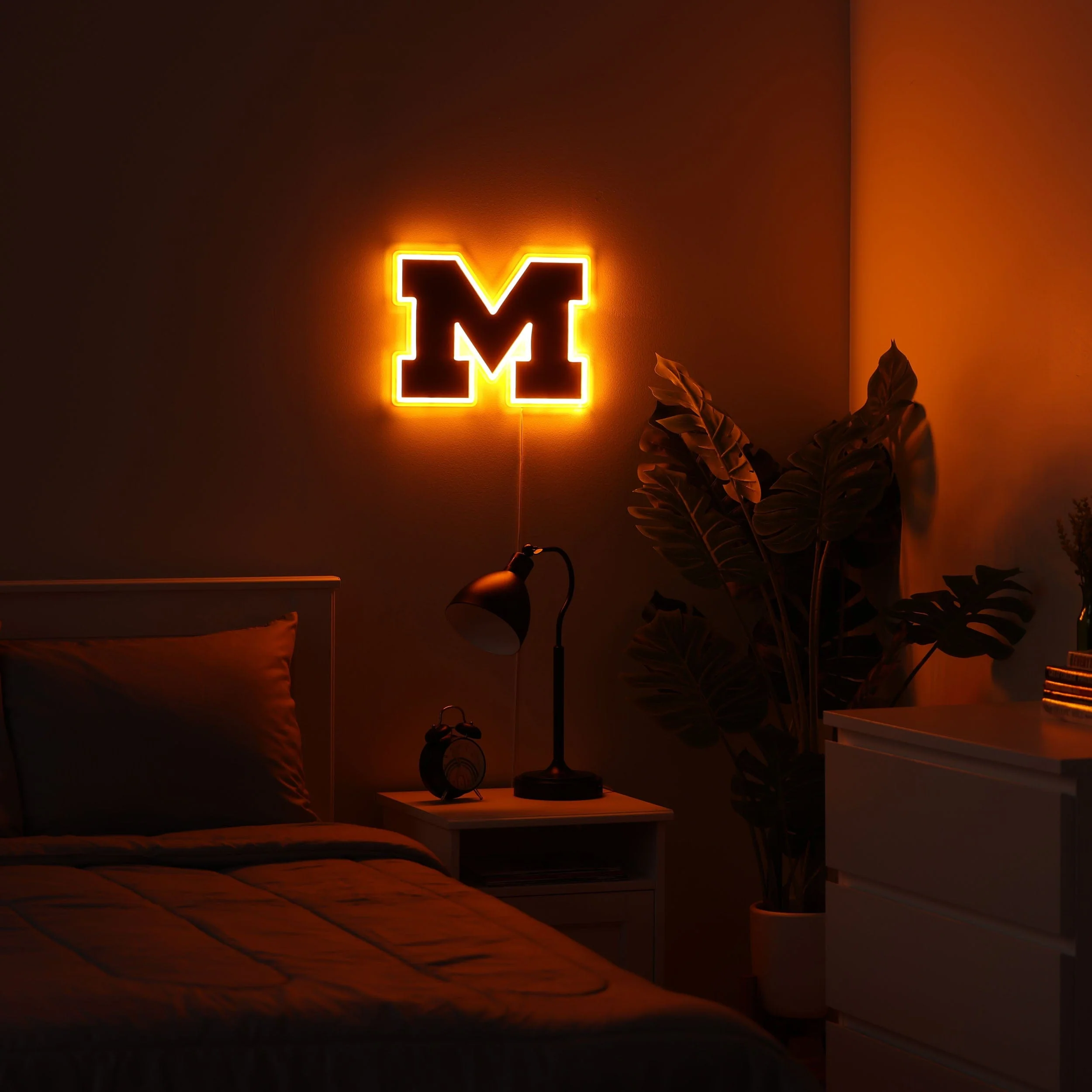 Michigan Wolverines NCAA LED Neon Light Up Team Logo Sign - Image 3