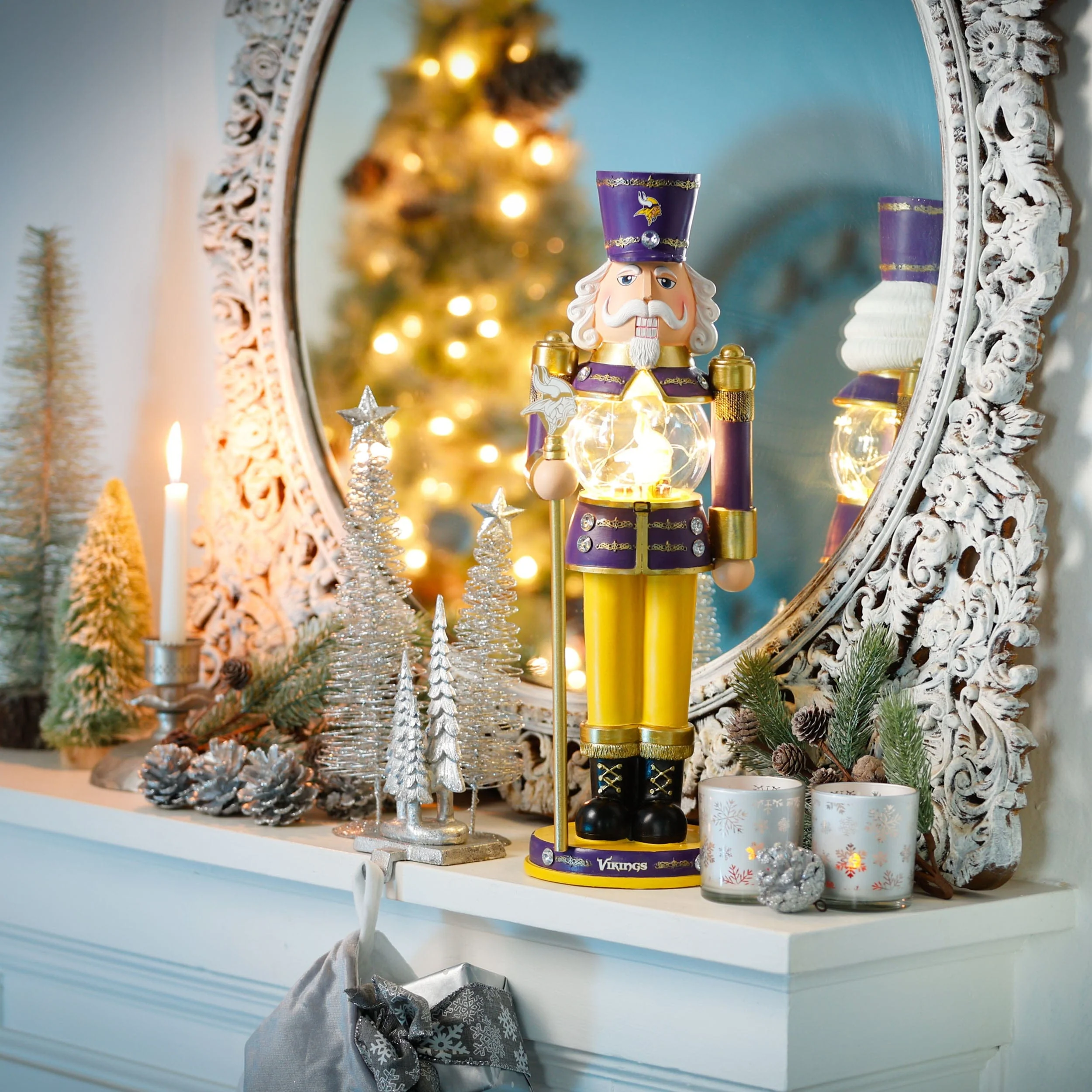 Minnesota Vikings NFL Light Up Nutcracker - Image 2