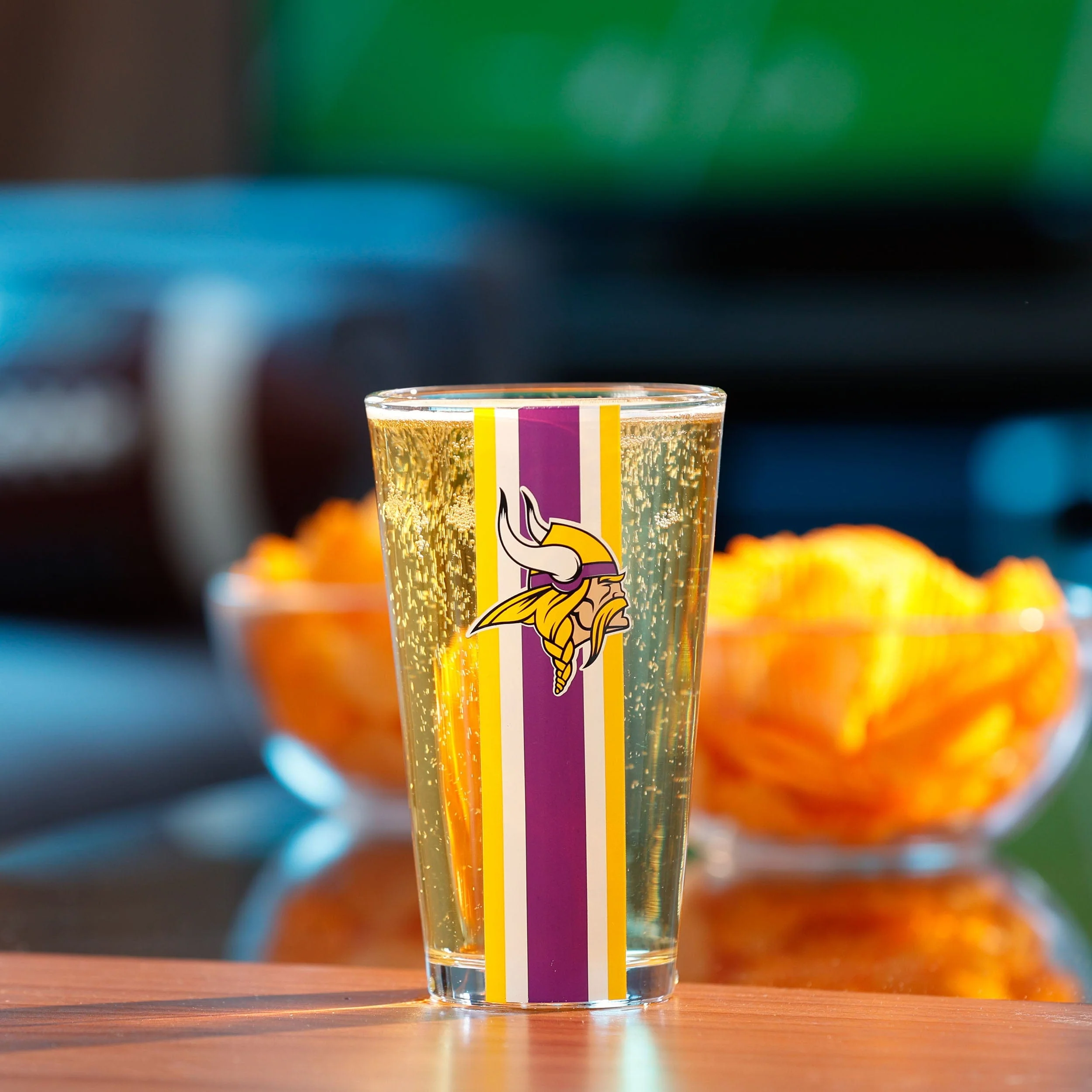 Minnesota Vikings NFL Team Stripe Pint Glass - Image 2