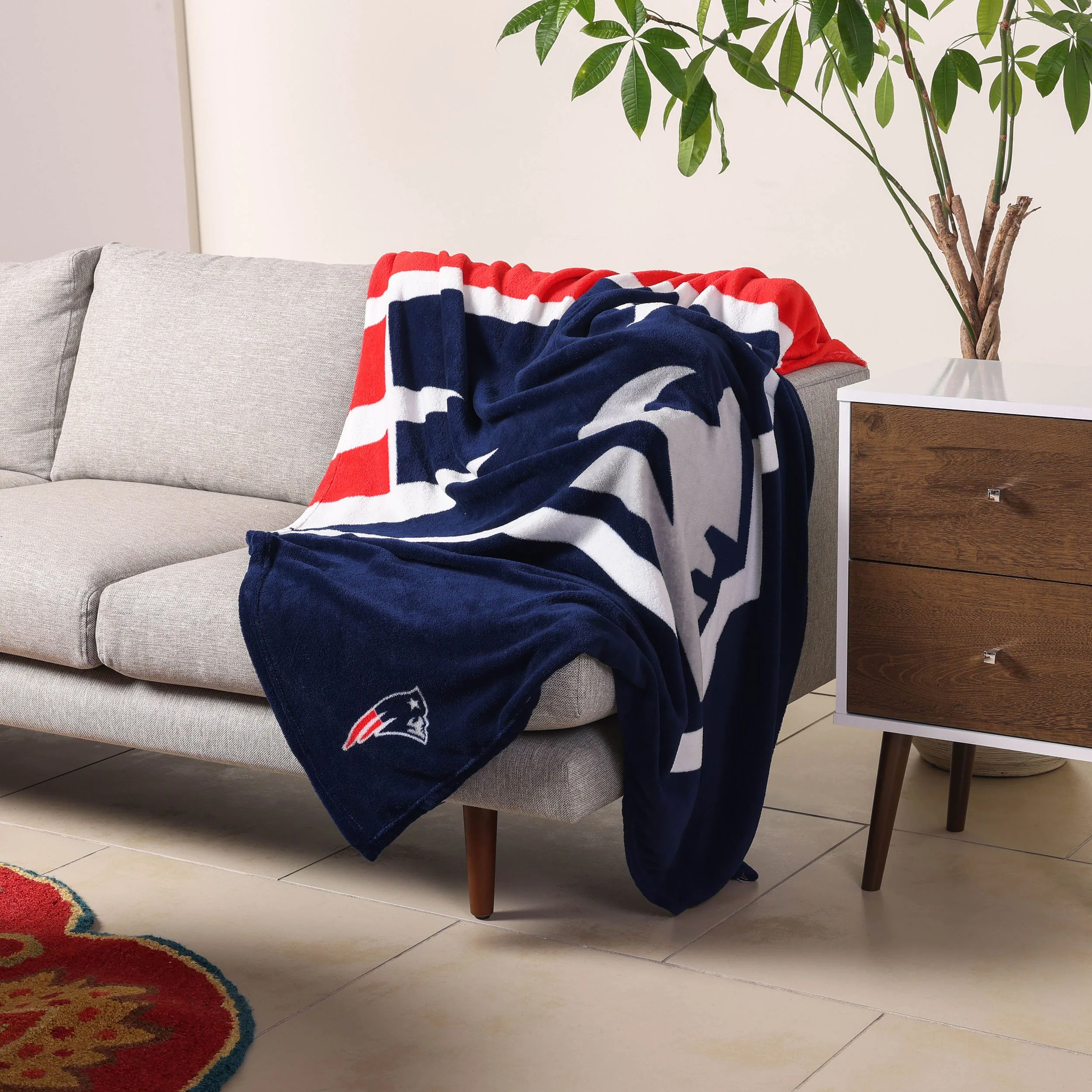 New England Patriots NFL Supreme Slumber Plush Throw Blanket - Image 2