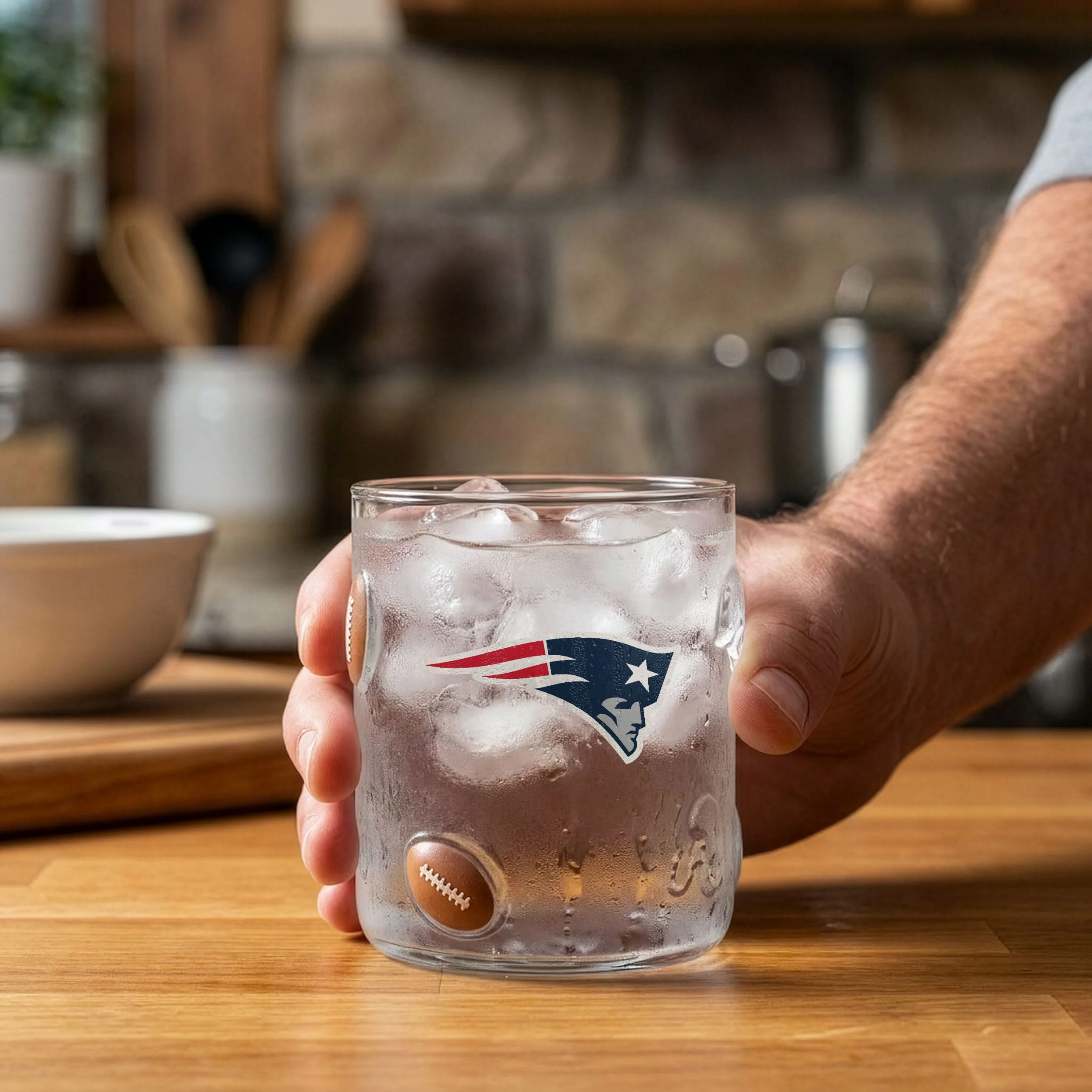 New England Patriots NFL Team Logo 17 oz Glass Cup (PREORDER - SHIPS MID JUNE) - Image 3