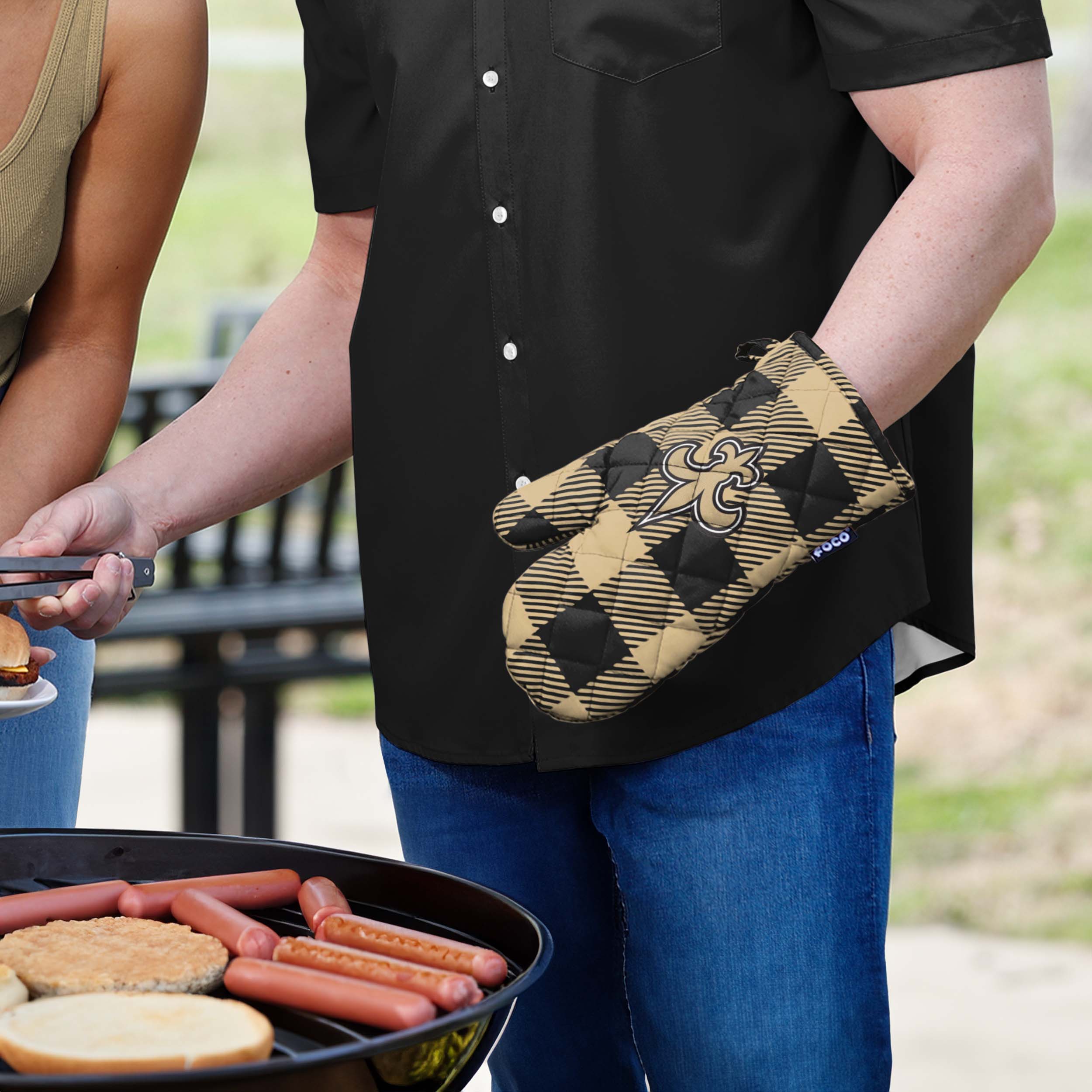 New Orleans Saints NFL Plaid Oven Mitt - Image 3