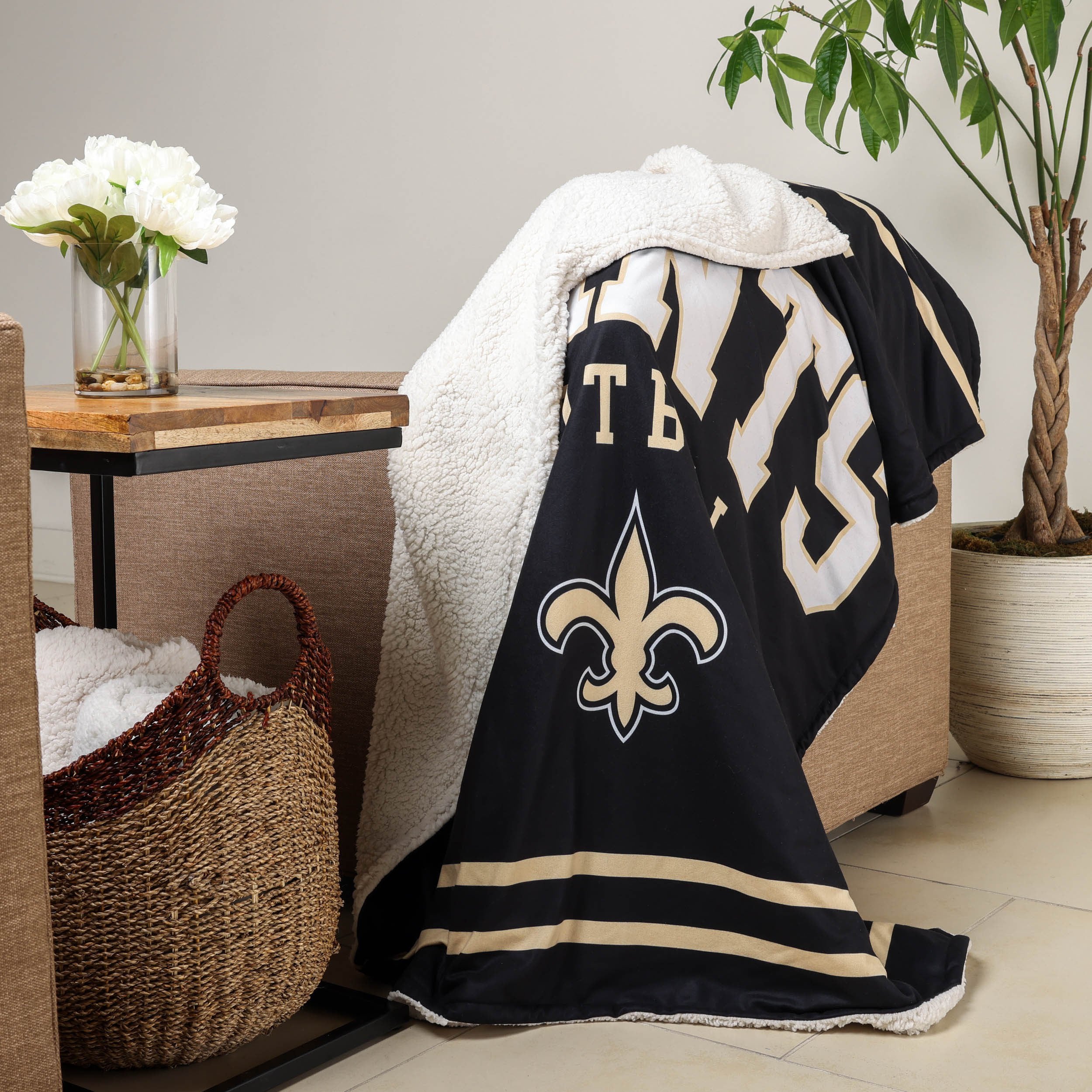 New Orleans Saints NFL Team Property Sherpa Plush Throw Blanket - Image 2