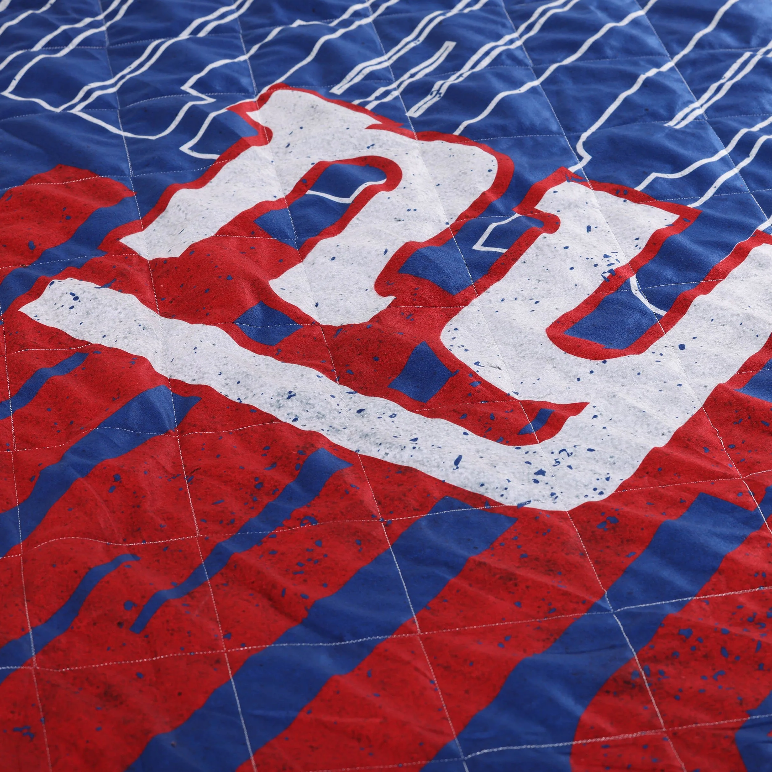 New York Giants NFL Big Game Sherpa Lined Throw Blanket - Image 5