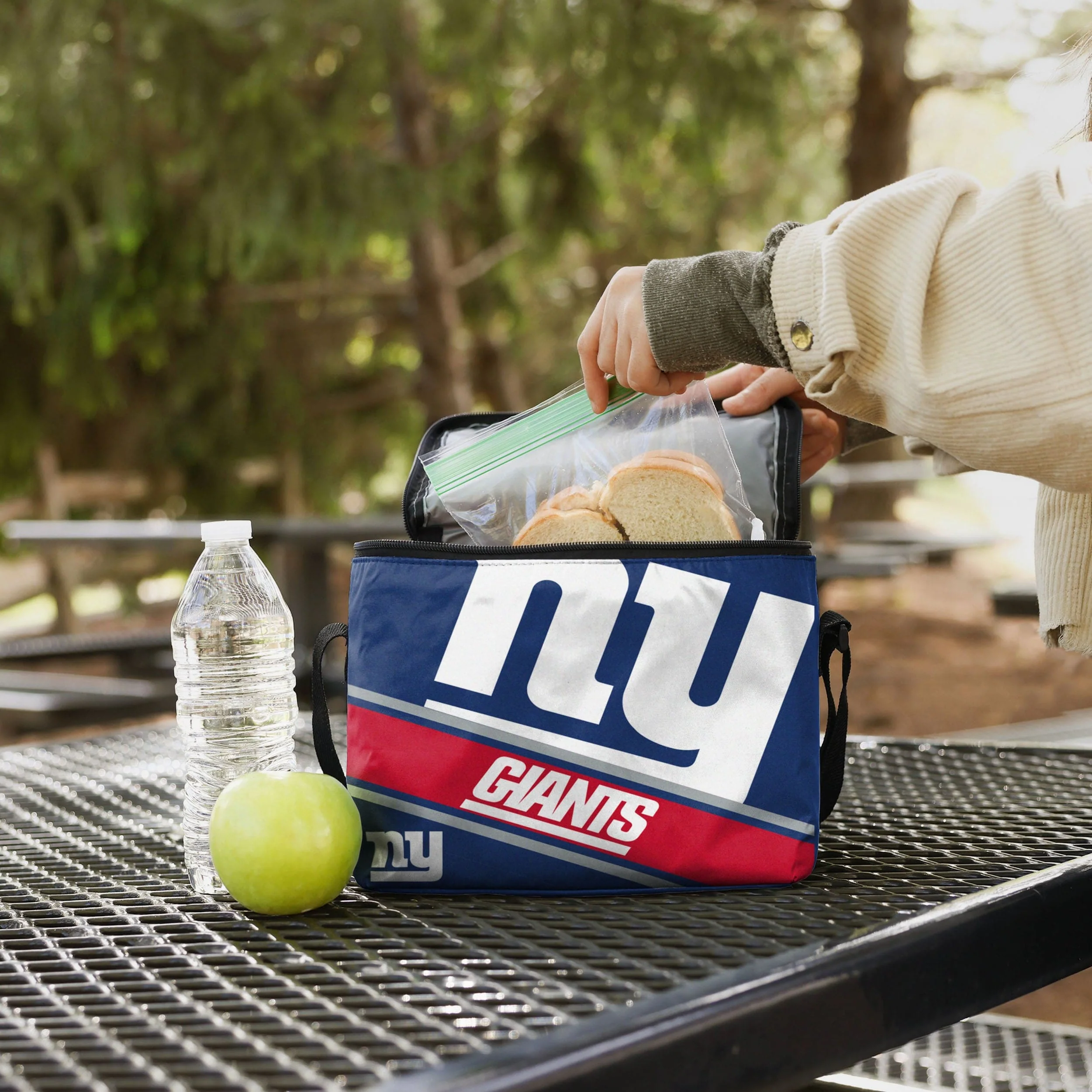 New York Giants NFL Big Logo Stripe 6 Pack Cooler - Image 3