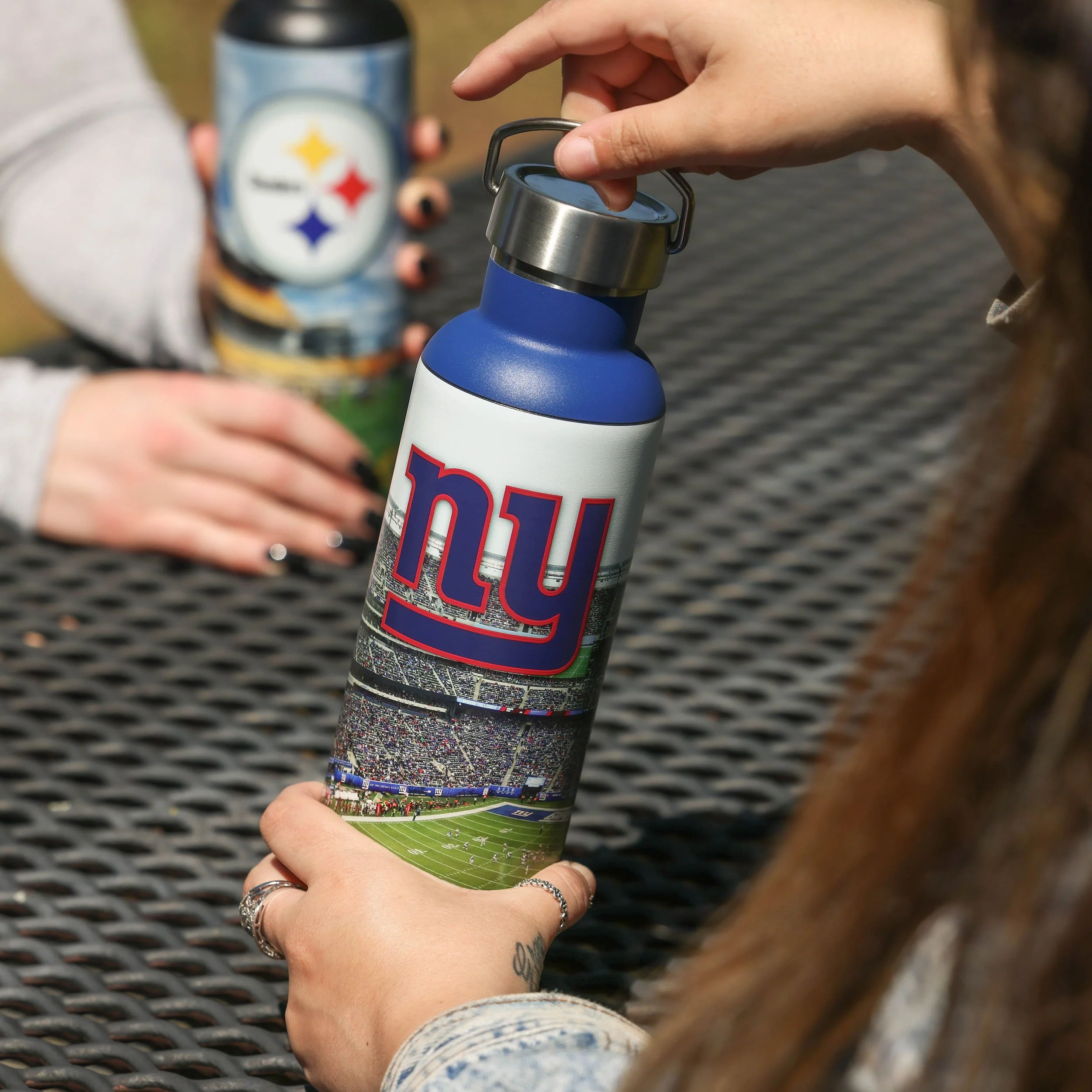 New York Giants NFL Home Field Hydration 25 oz Bottle - Image 2