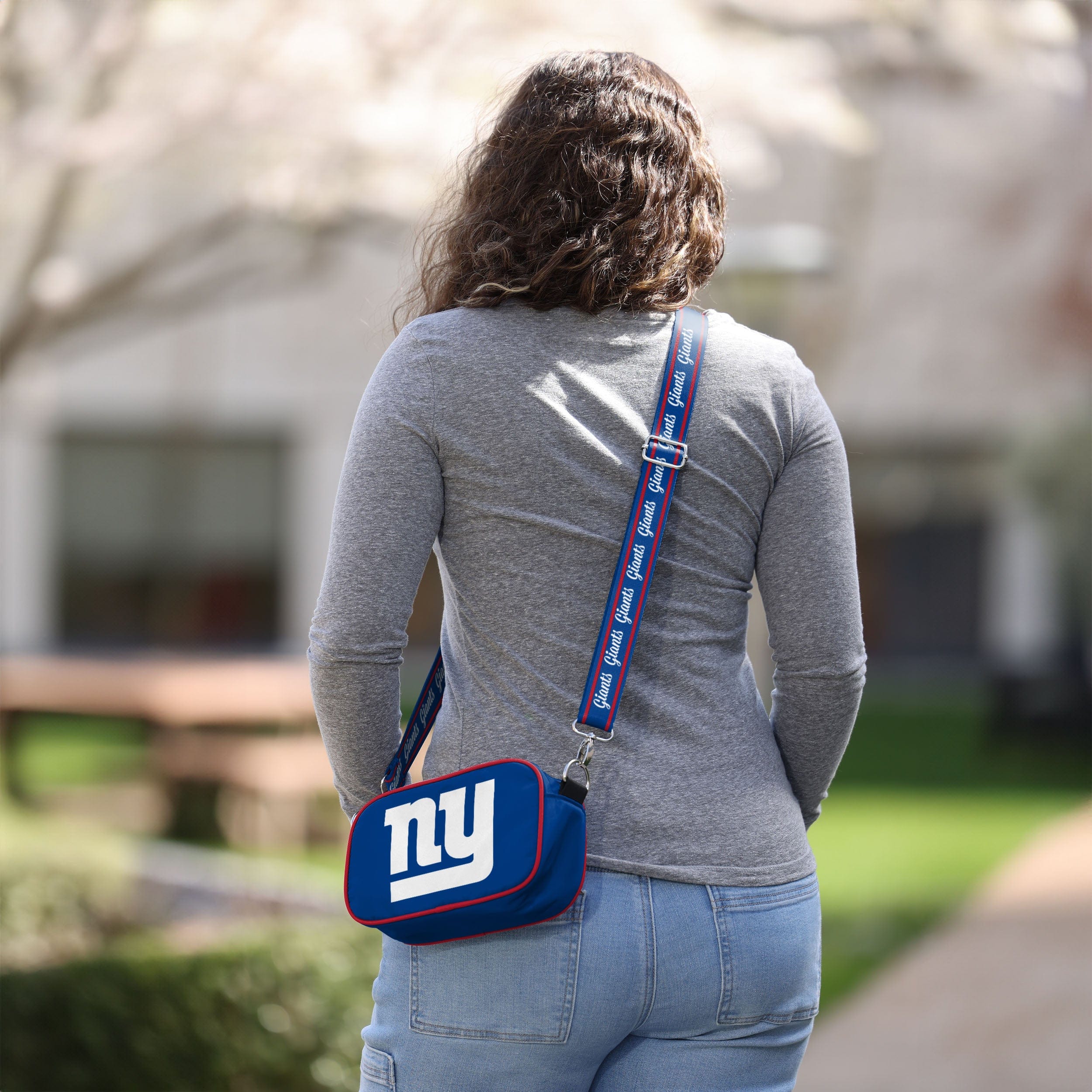New York Giants NFL Team Logo Crossbody Bag - Image 3