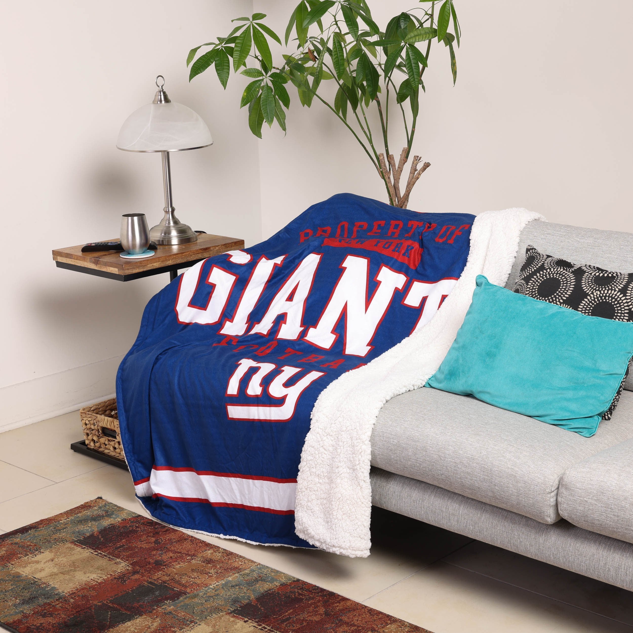 New York Giants NFL Team Property Sherpa Plush Throw Blanket - Image 2