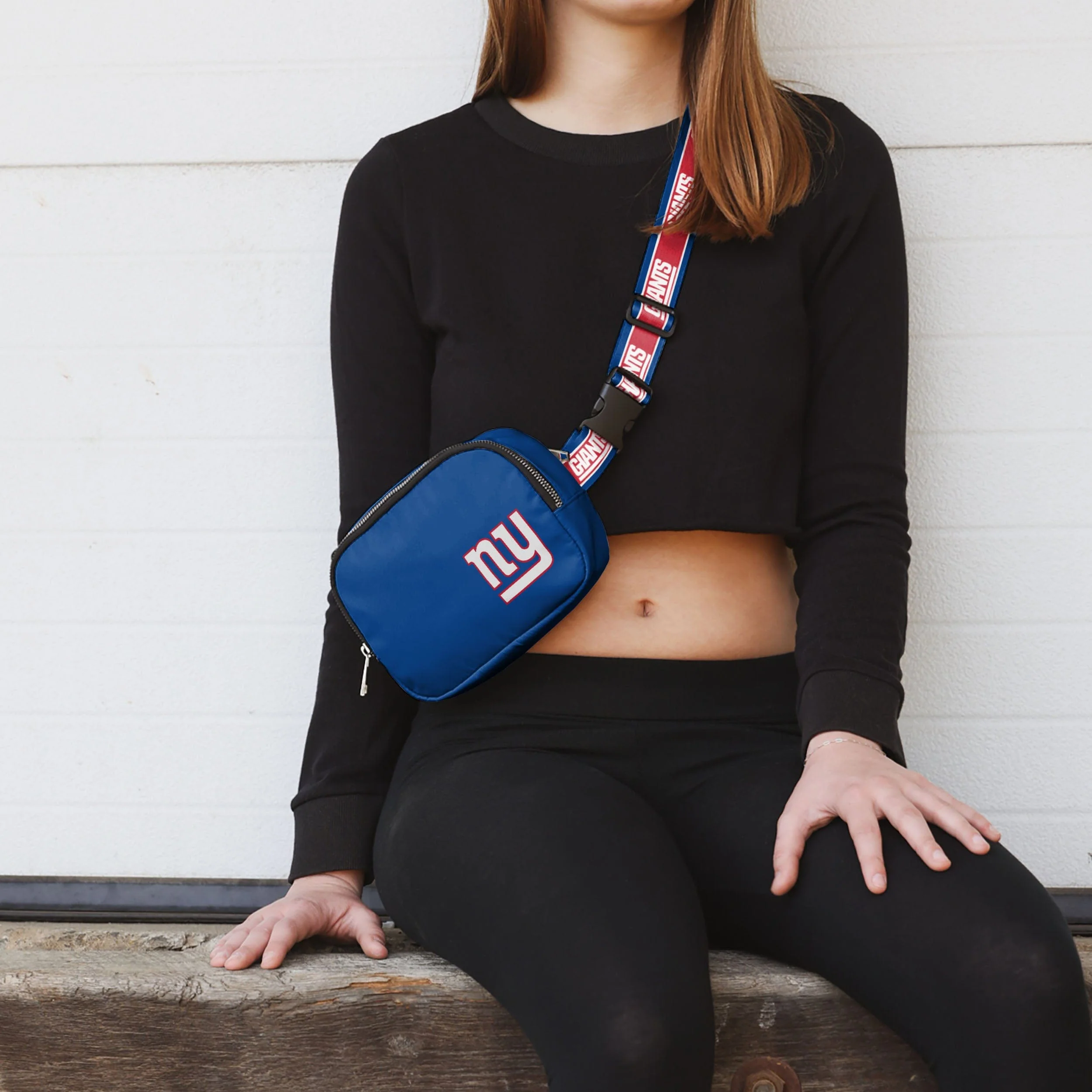 New York Giants NFL Team Wordmark Crossbody Belt Bag - Image 3