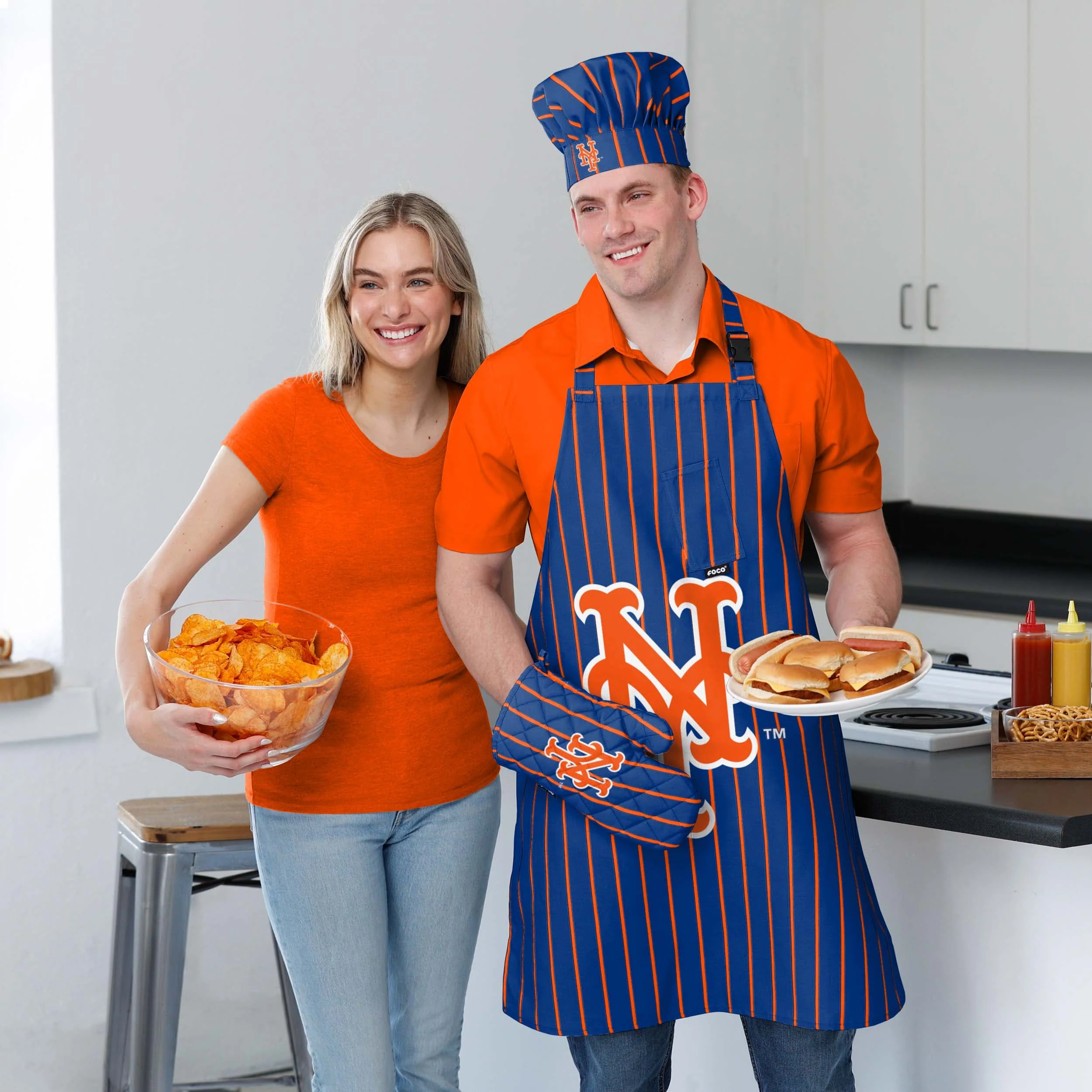 New York Mets MLB Pinstripe Chef Set - Image 5