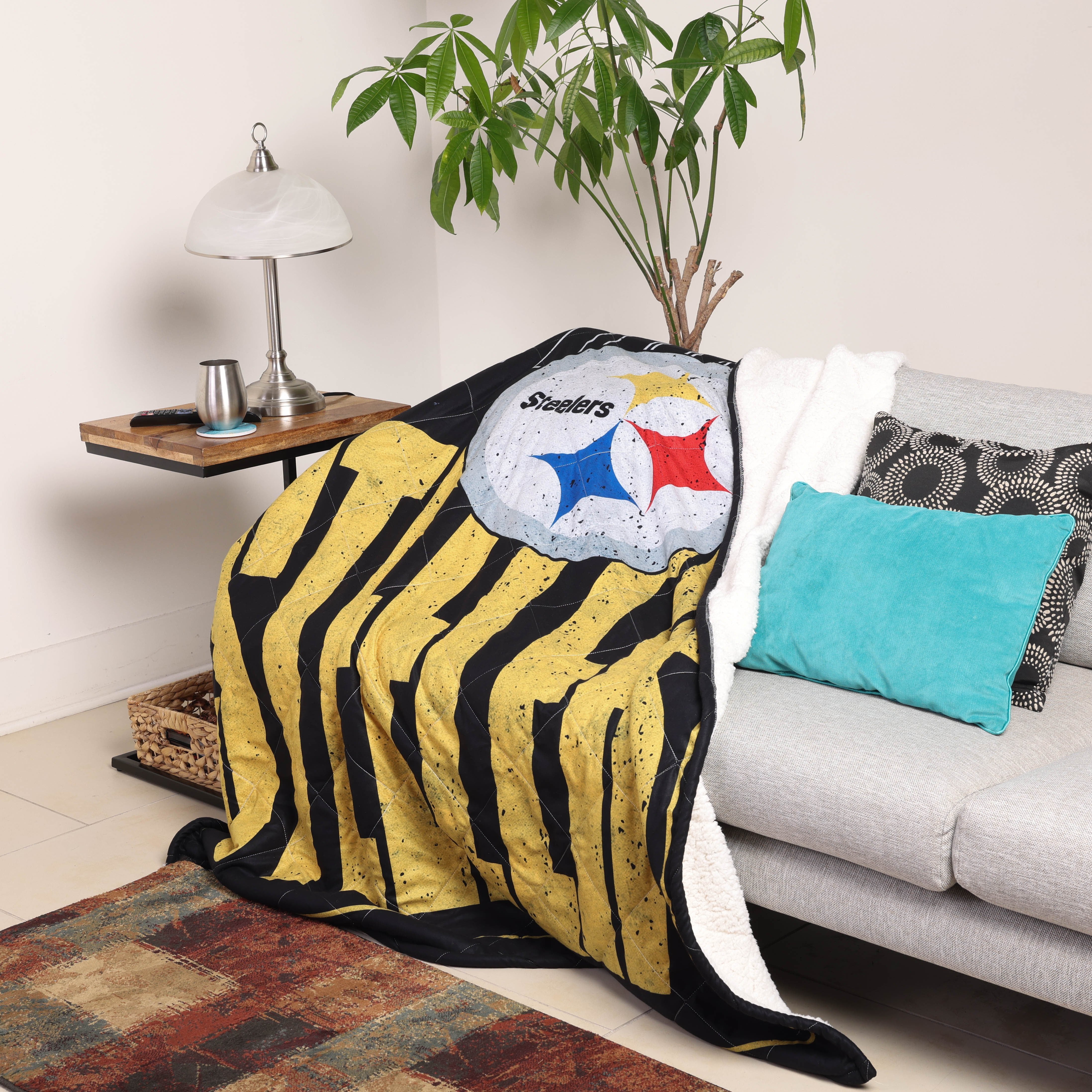 Pittsburgh Steelers NFL Big Game Sherpa Lined Throw Blanket - Image 2