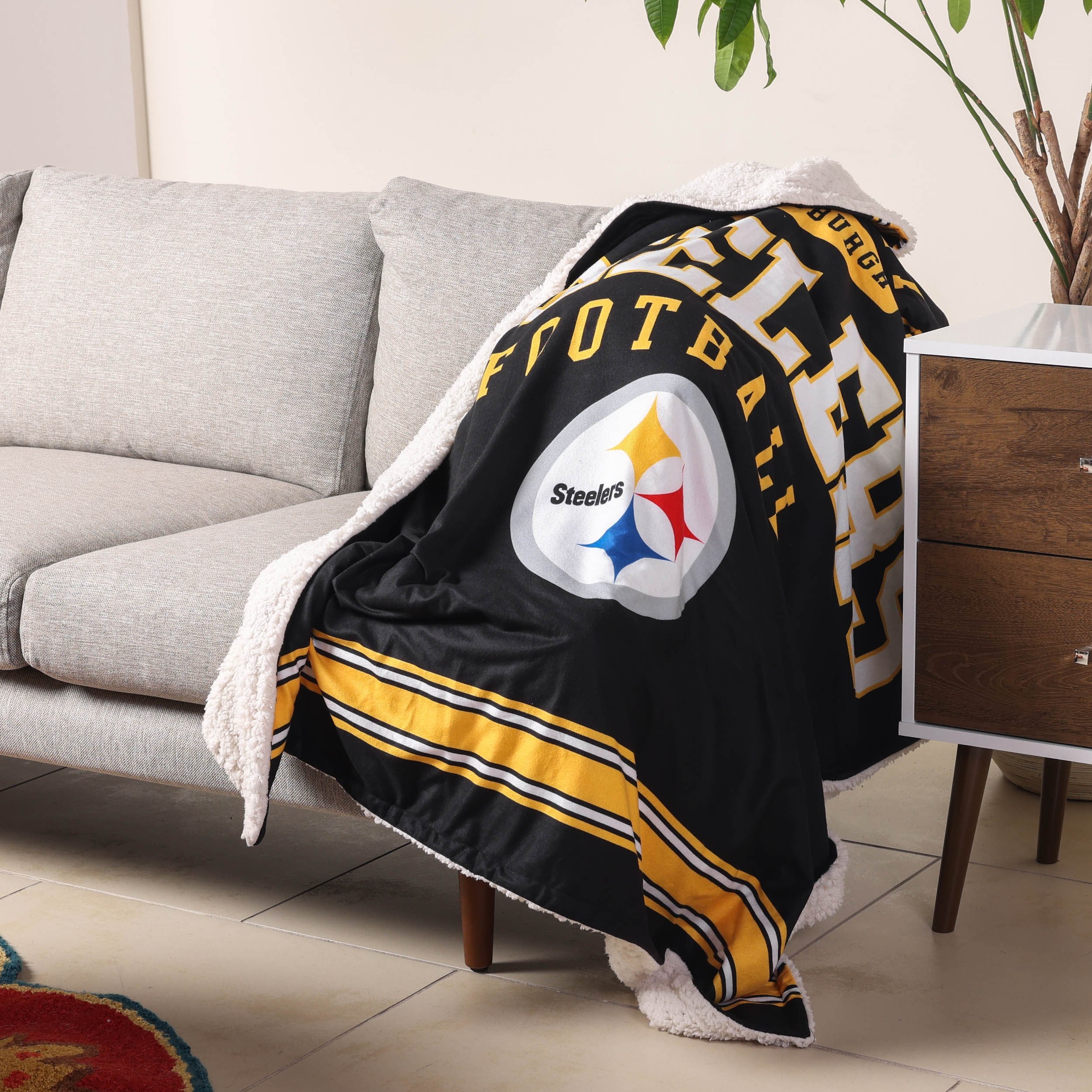 Pittsburgh Steelers NFL Team Property Sherpa Plush Throw Blanket - Image 2