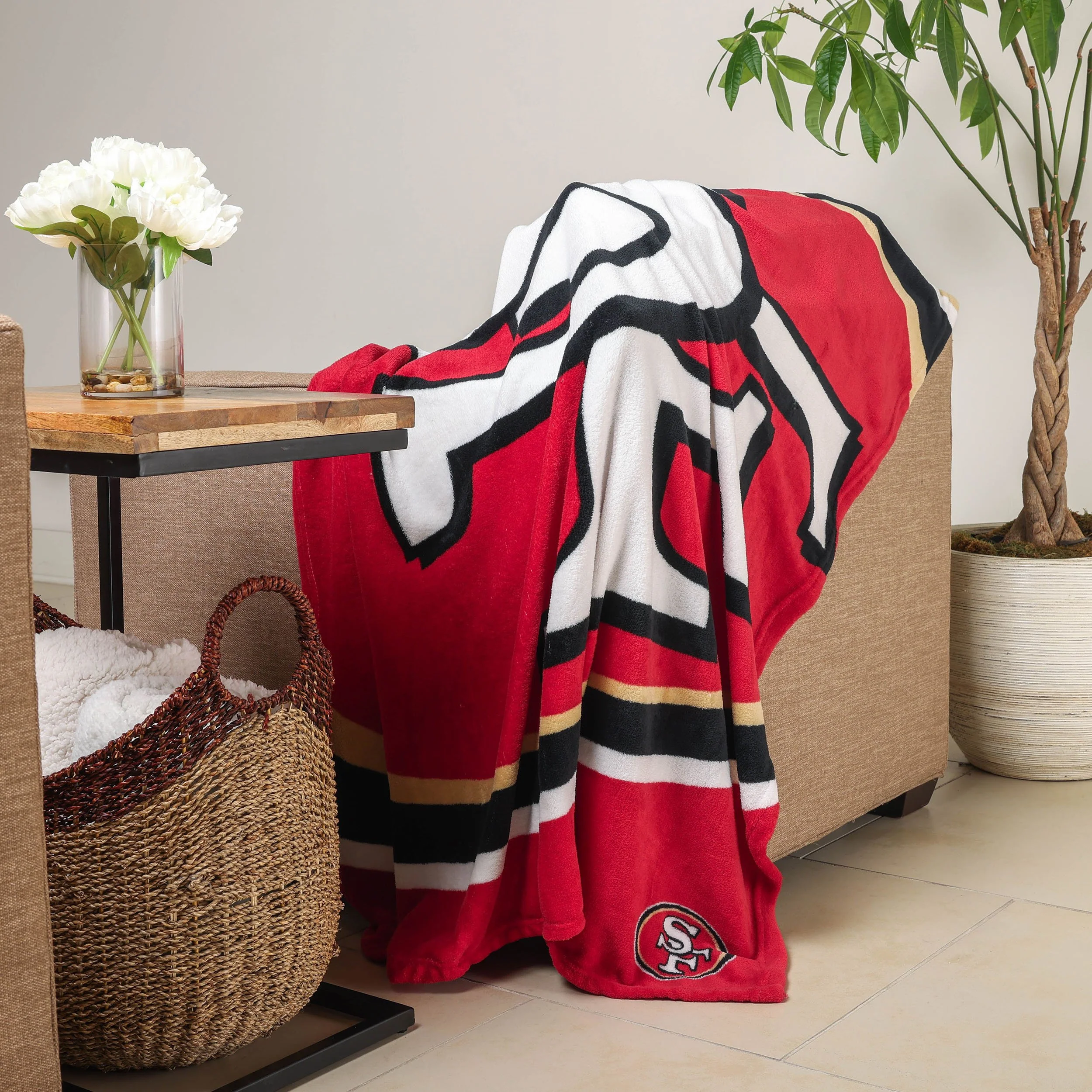 San Francisco 49ers NFL Supreme Slumber Plush Throw Blanket - Image 2