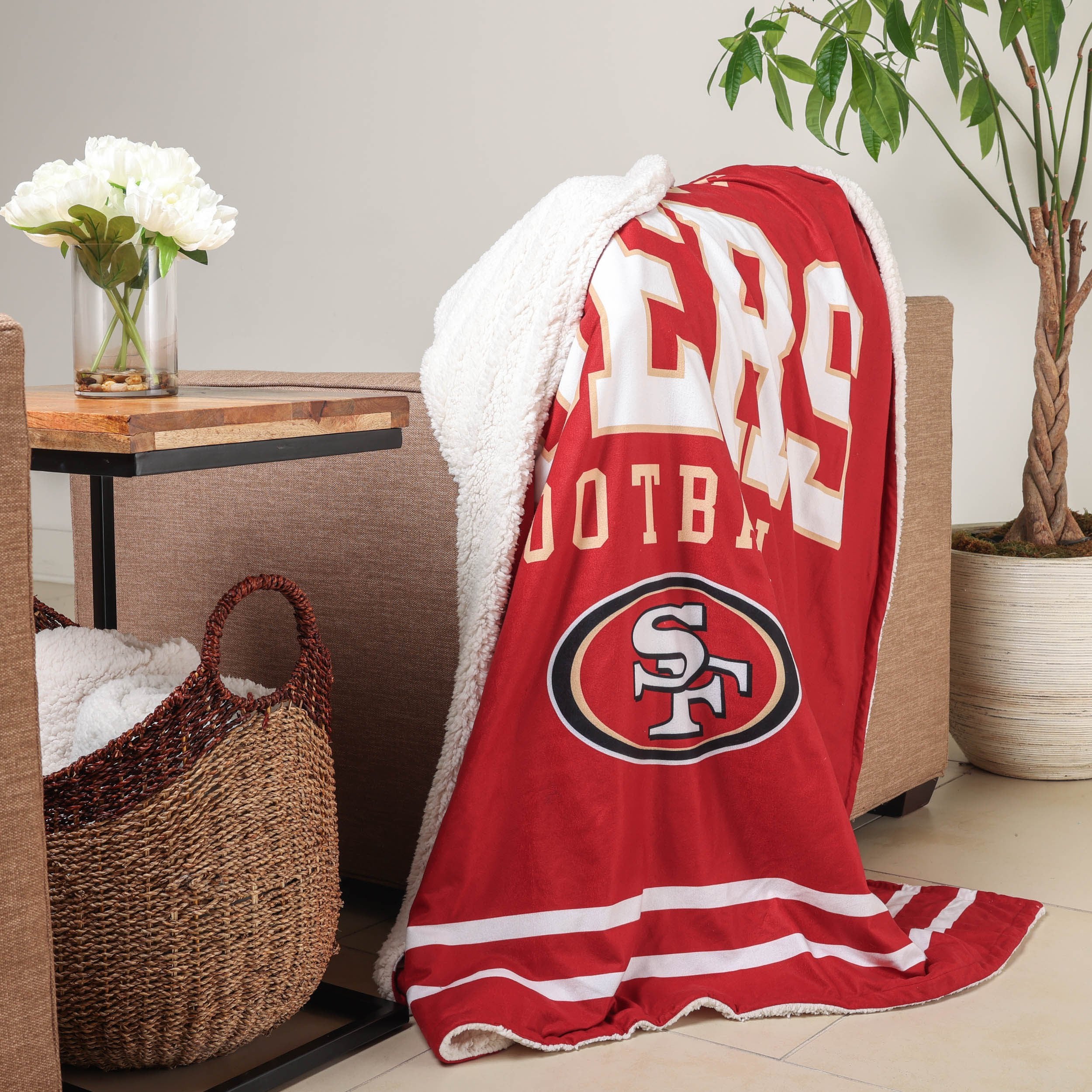San Francisco 49ers NFL Team Property Sherpa Plush Throw Blanket - Image 2
