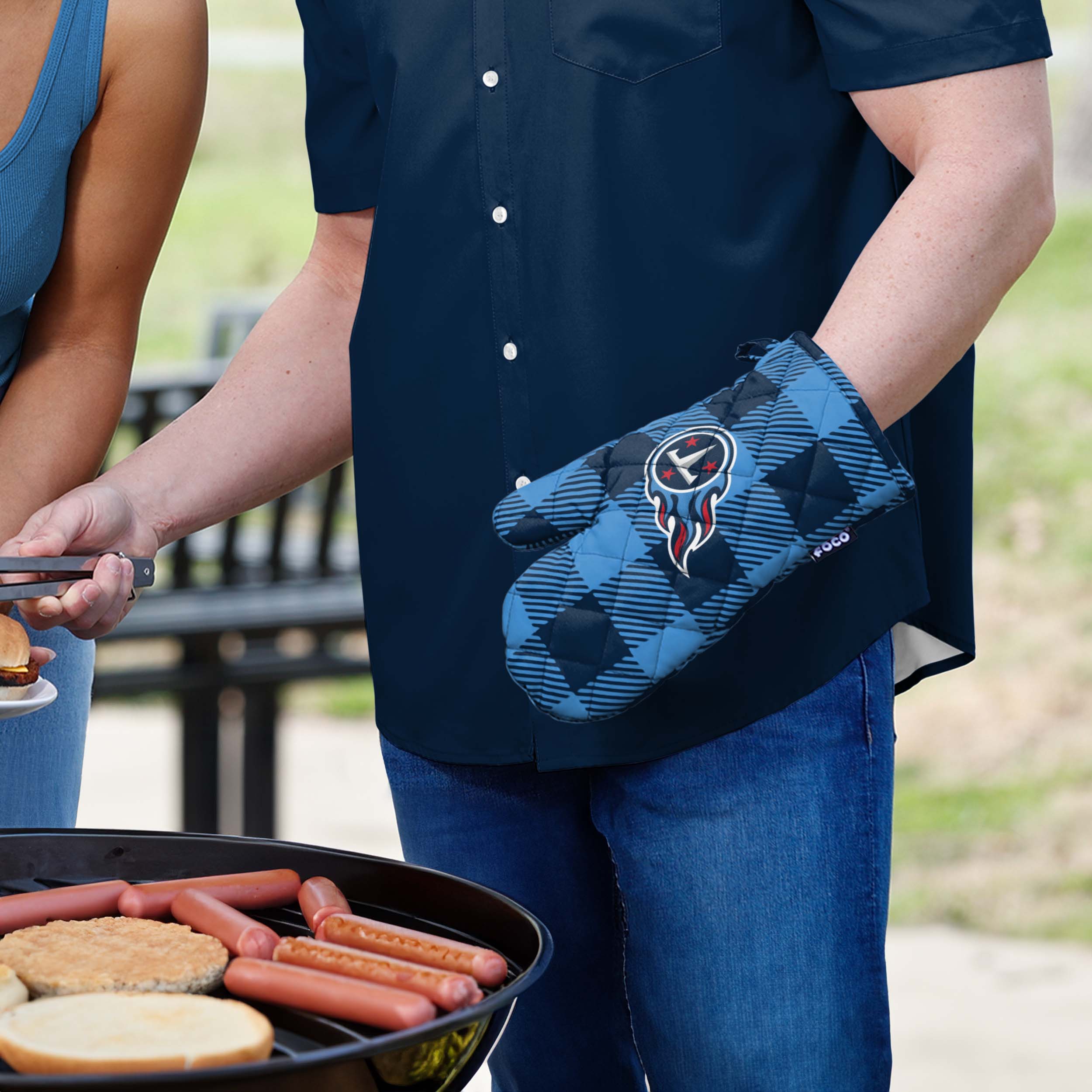Tennessee Titans NFL Plaid Oven Mitt - Image 3