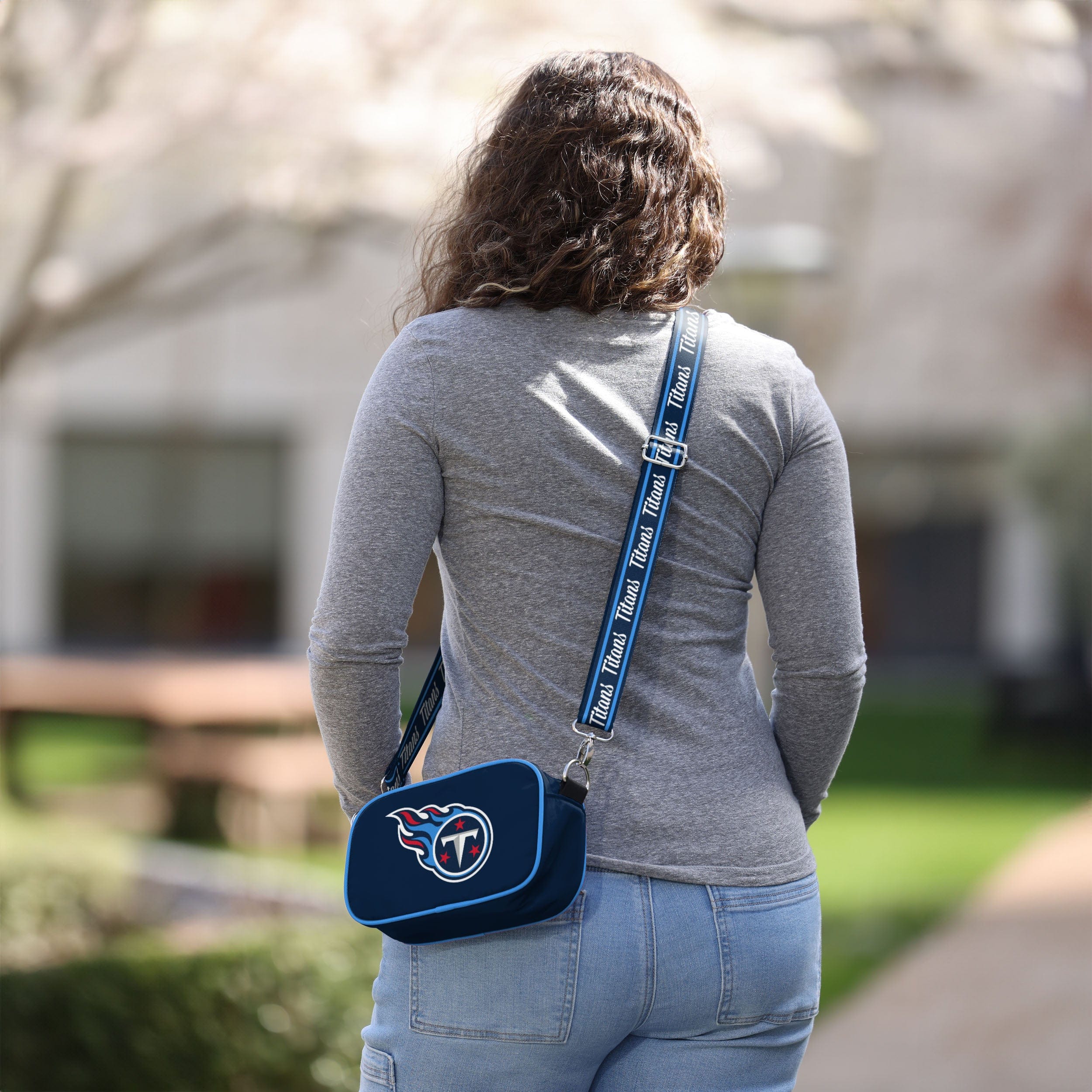 Tennessee Titans NFL Team Logo Crossbody Bag - Image 3